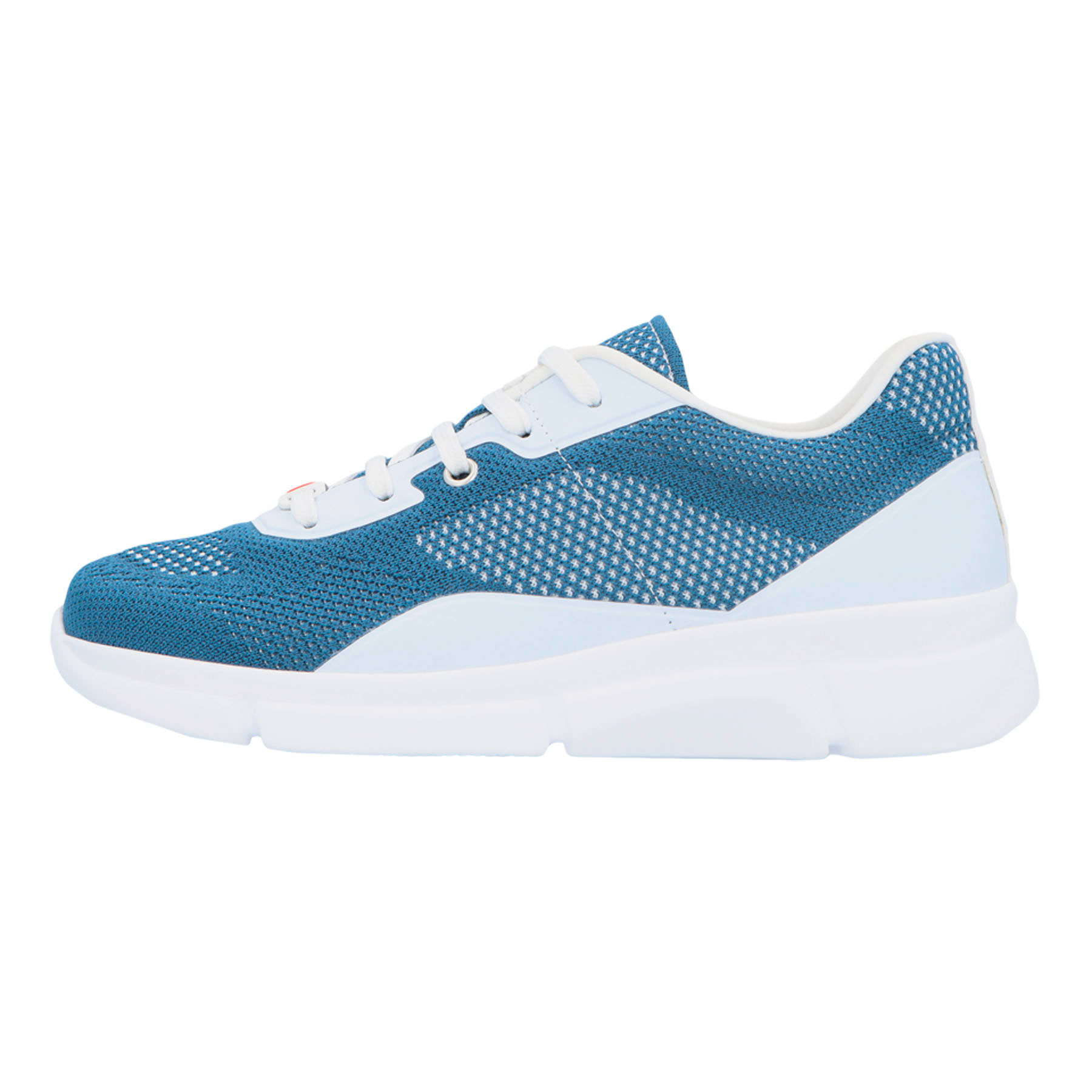 blaue sneaker seitenansicht links
