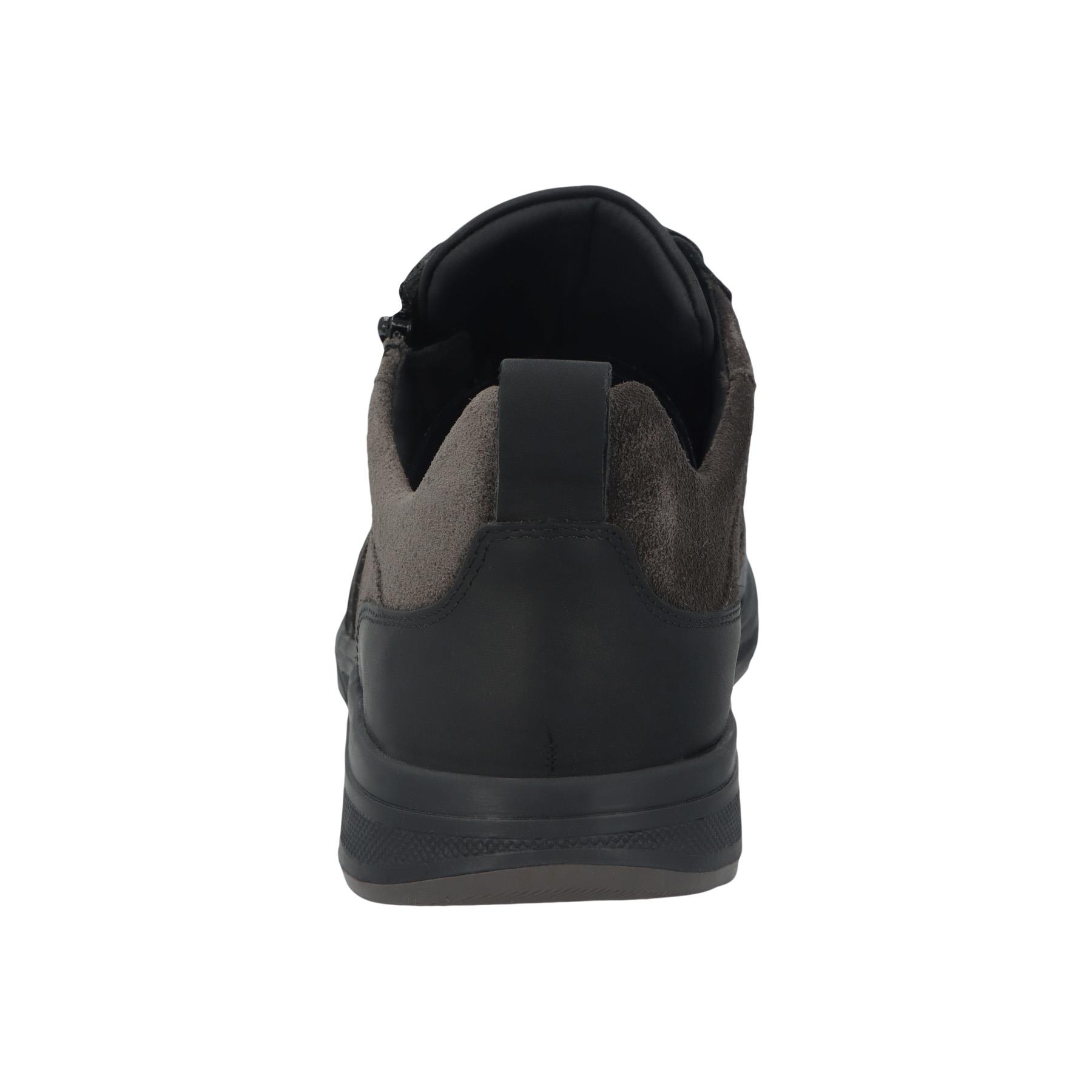 schwarze halbschuh hinteransicht