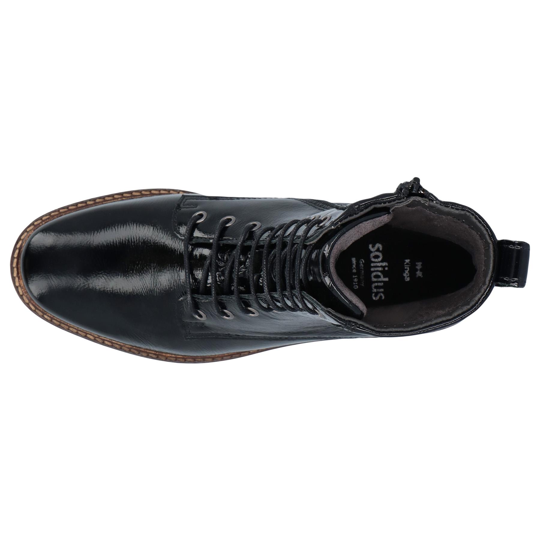 schwarze stiefel draufsicht