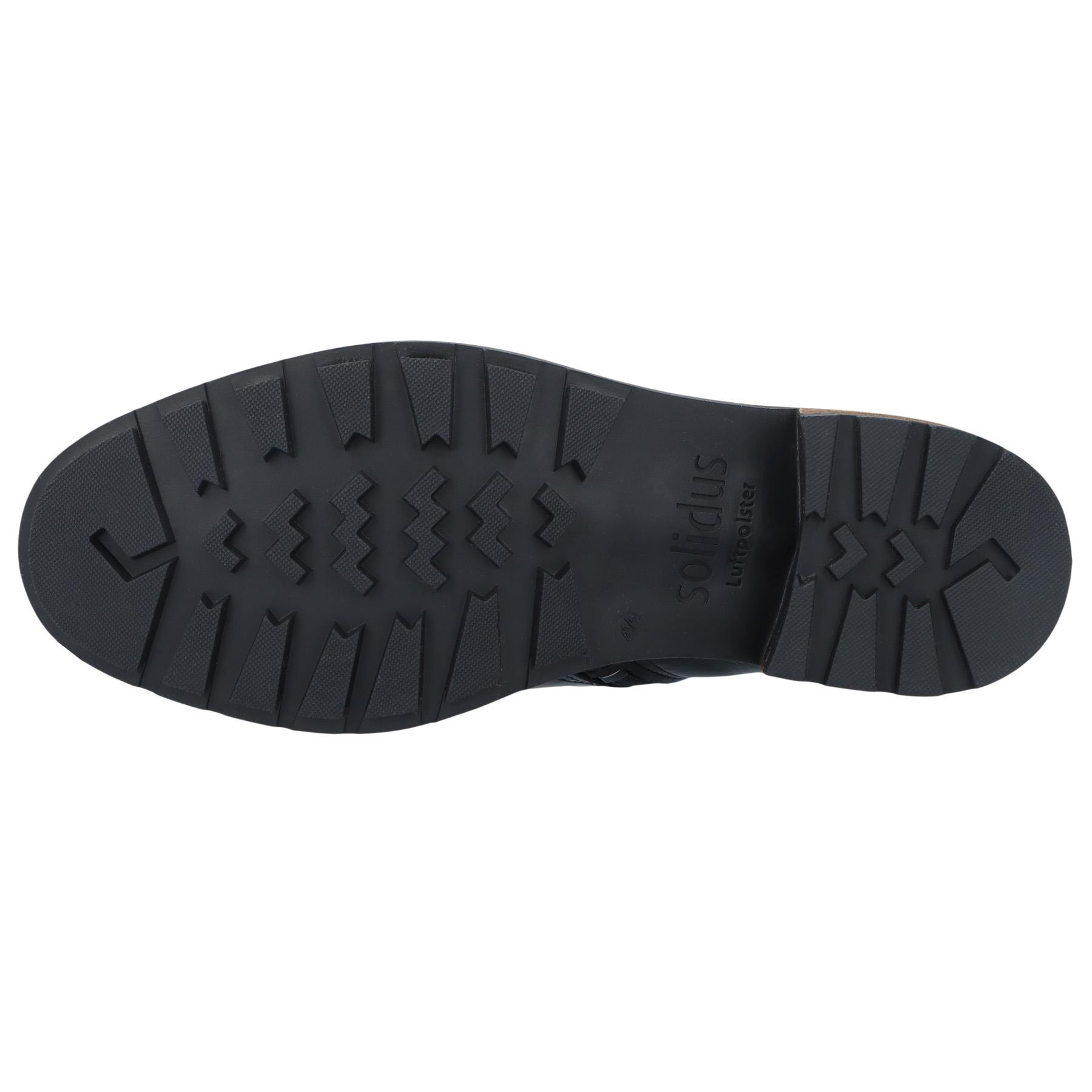 schwarze stiefel sohlenansicht