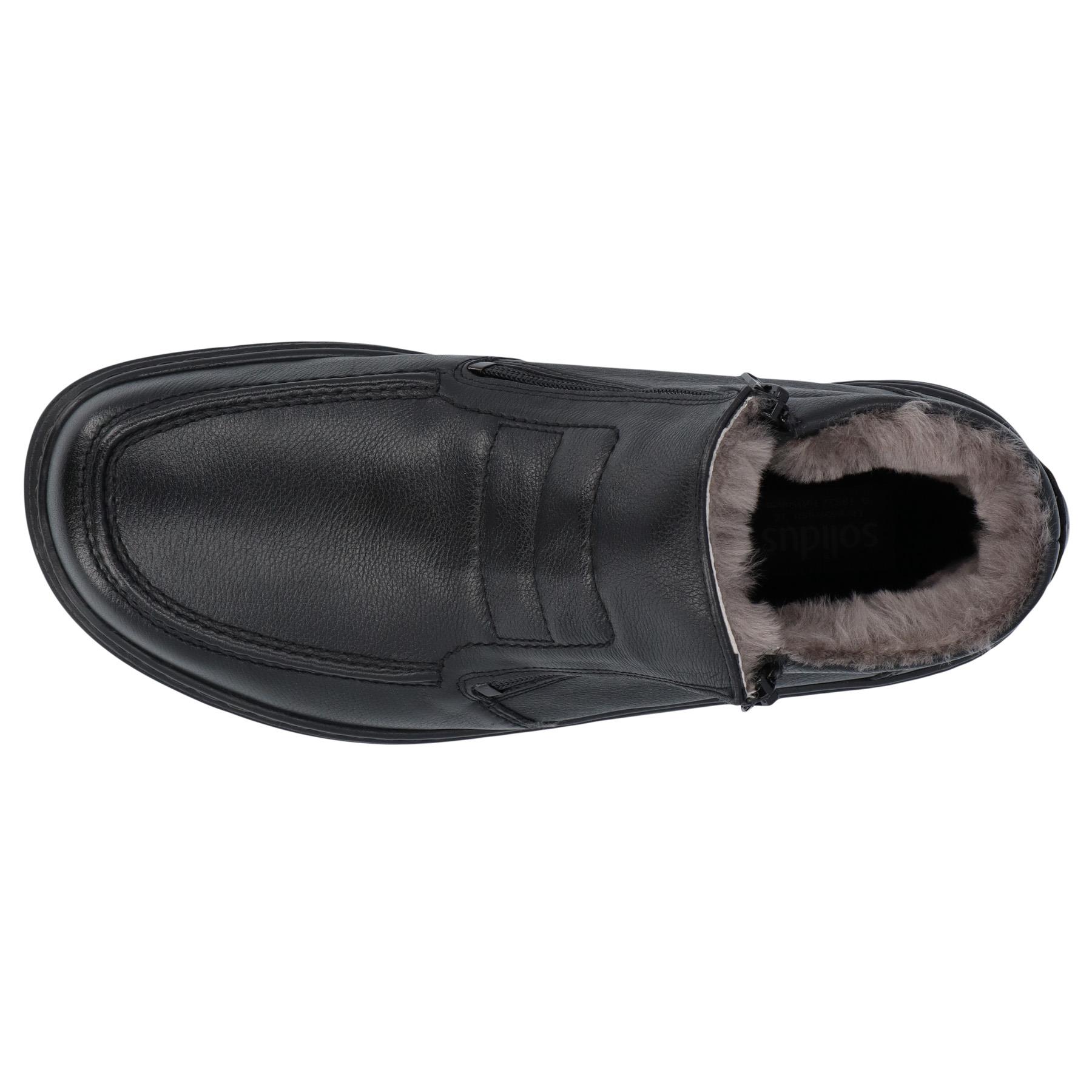 schwarze stiefel draufsicht