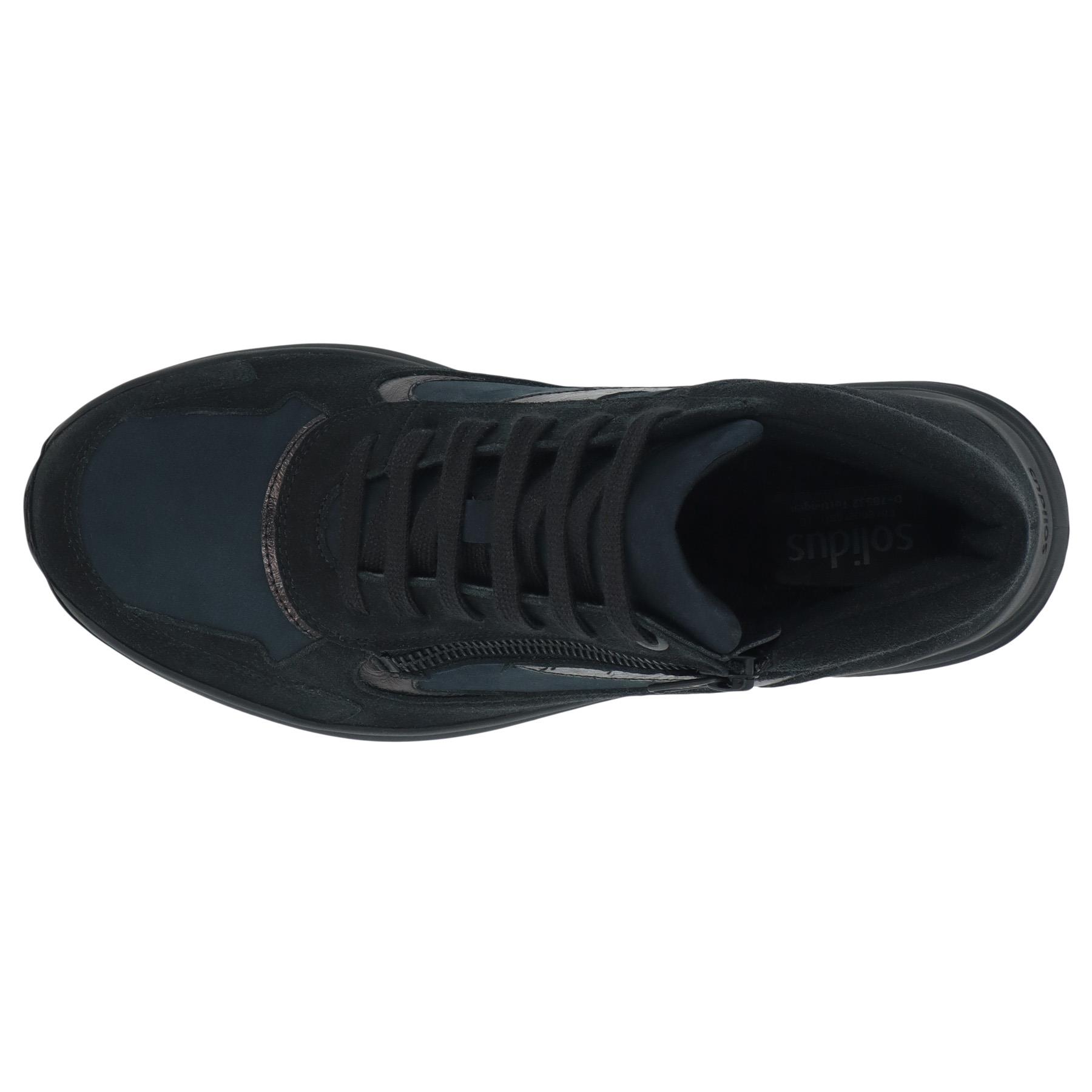 schwarze stiefel draufsicht