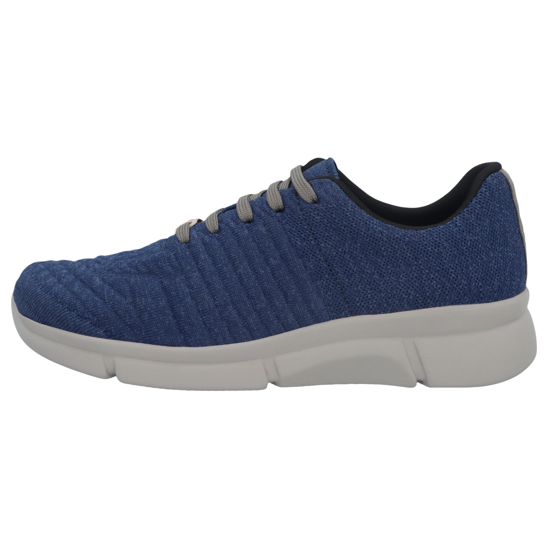 blaue sneaker seitenansicht links