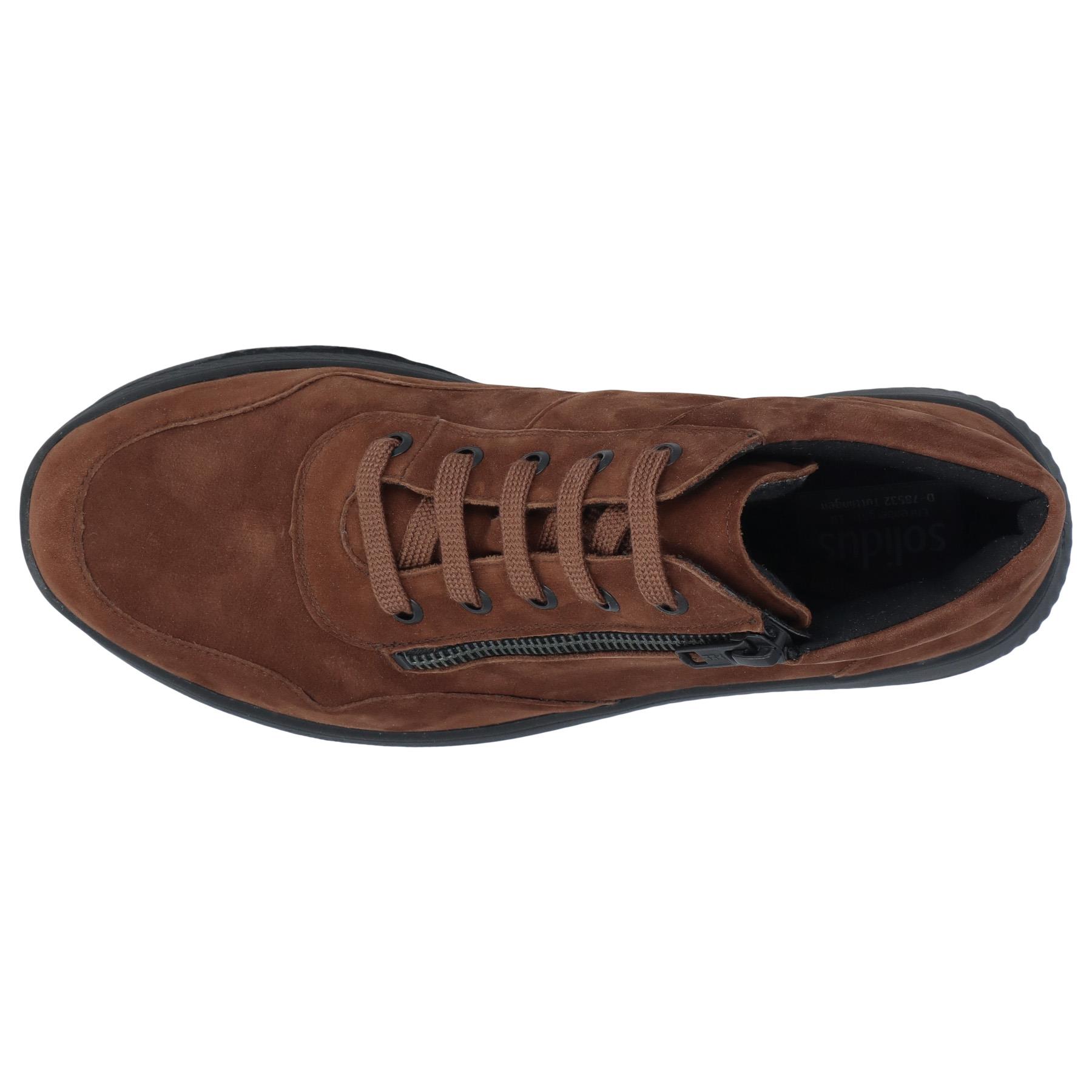 braune stiefel draufsicht