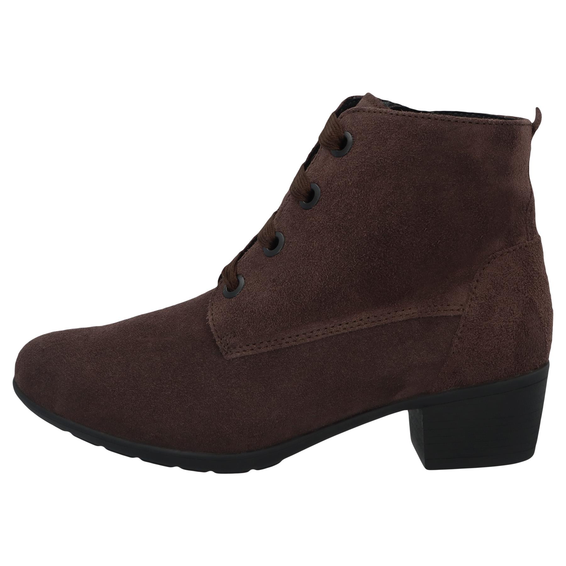 braune stiefel seitenansicht links