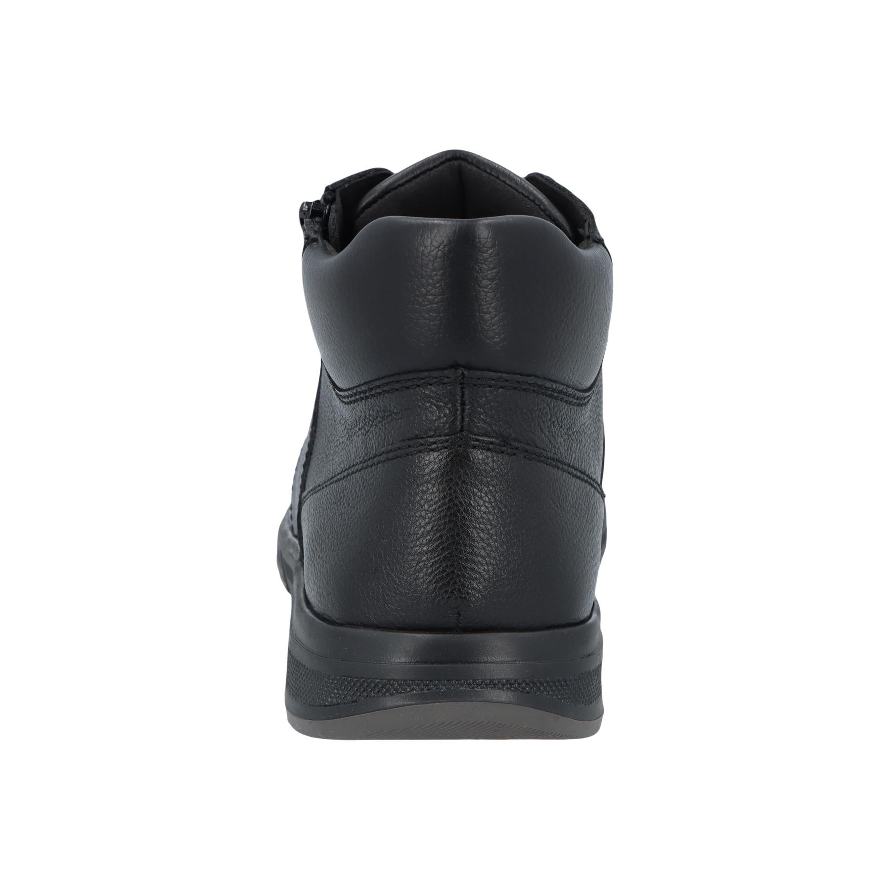 schwarze stiefel hinteransicht