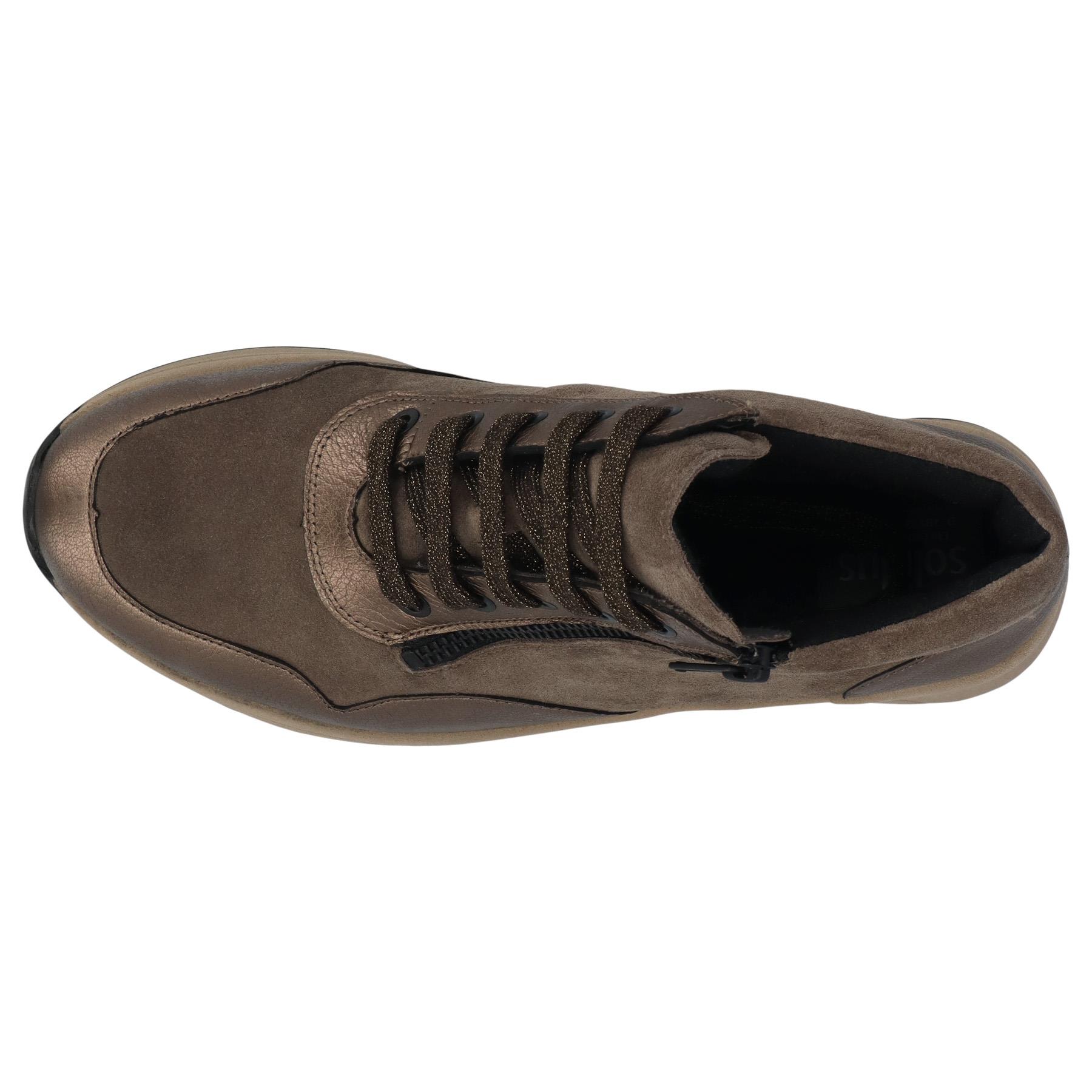 braune stiefel draufsicht