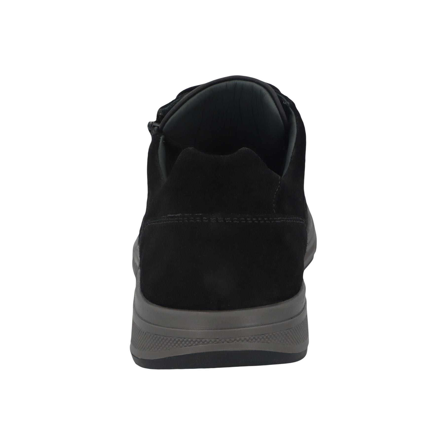 schwarze halbschuh hinteransicht