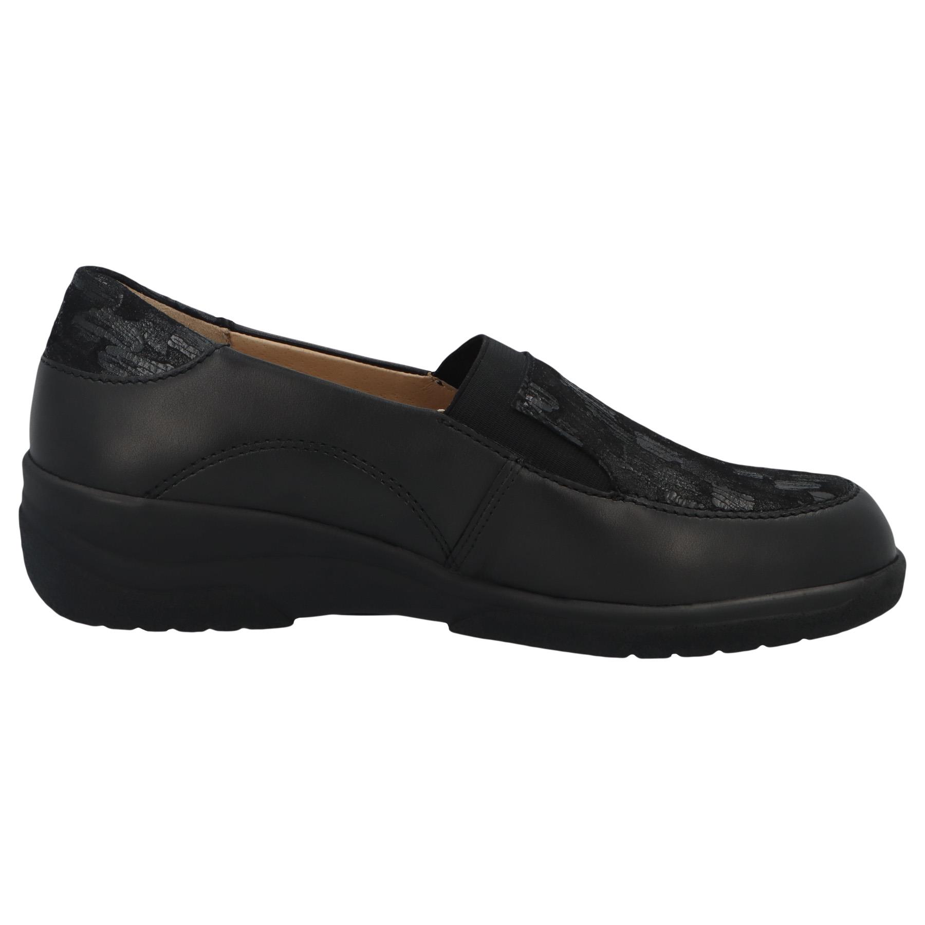 schwarze slipper seitenansicht rechts