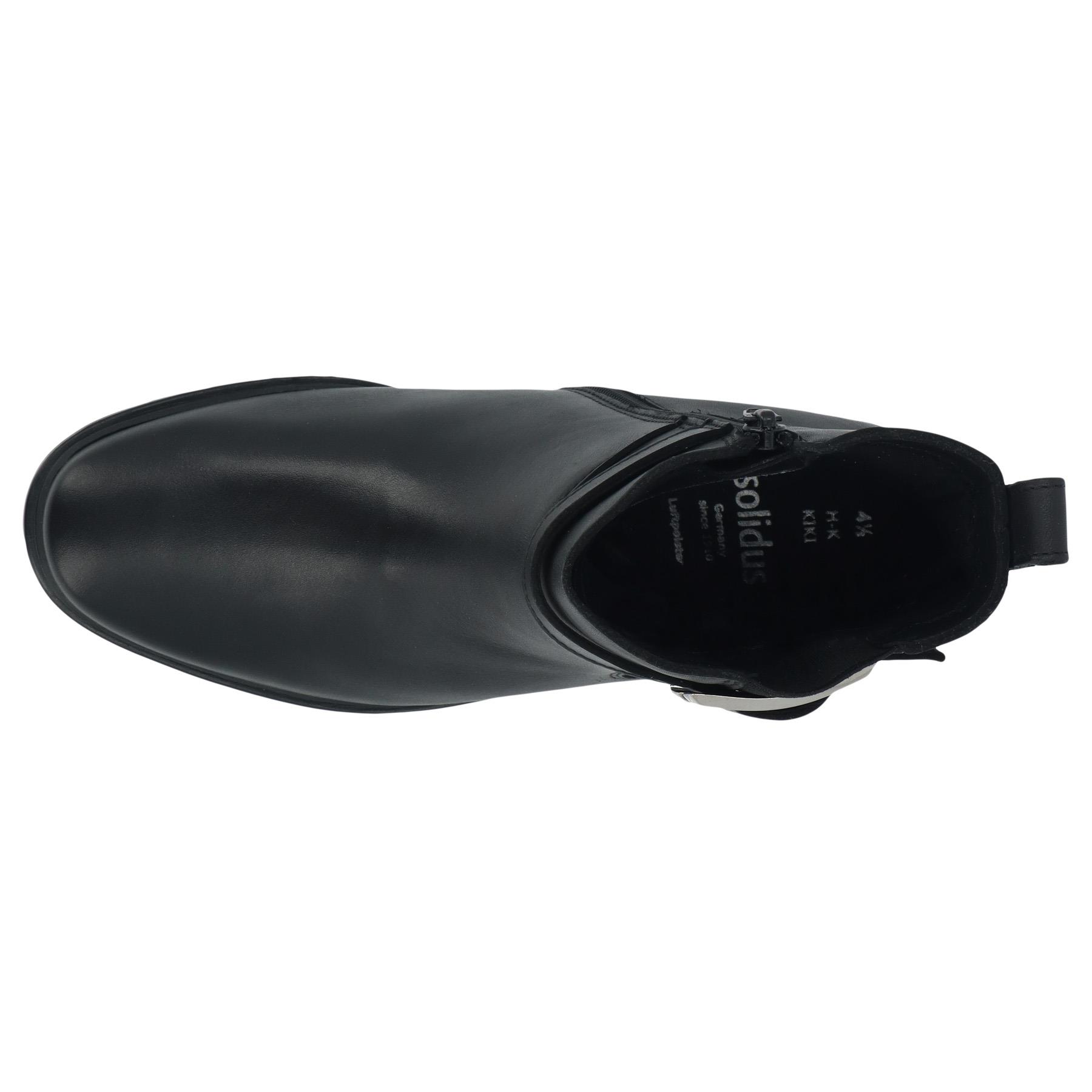 schwarze stiefel draufsicht