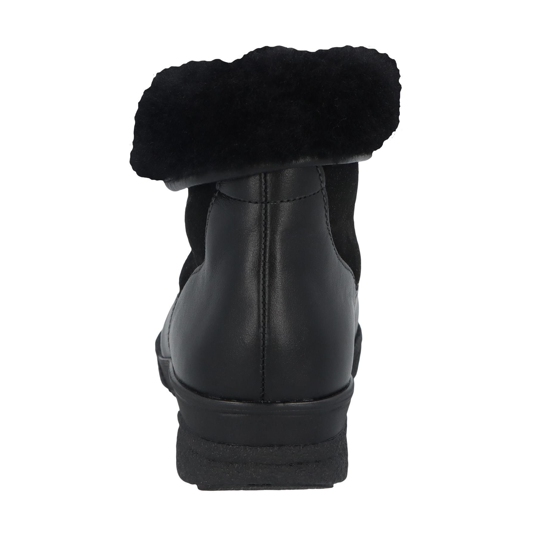 schwarze stiefel hinteransicht