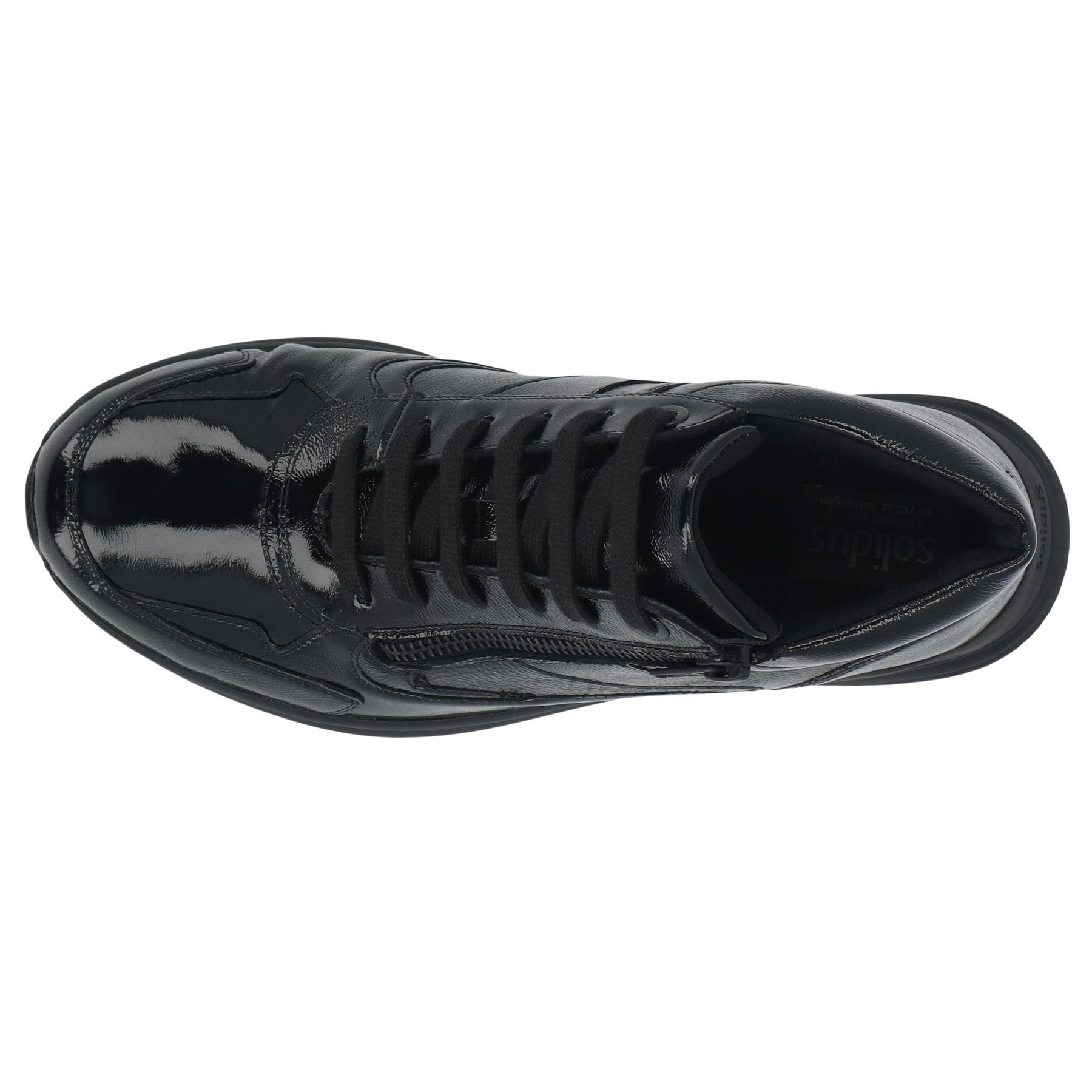 schwarze stiefel draufsicht