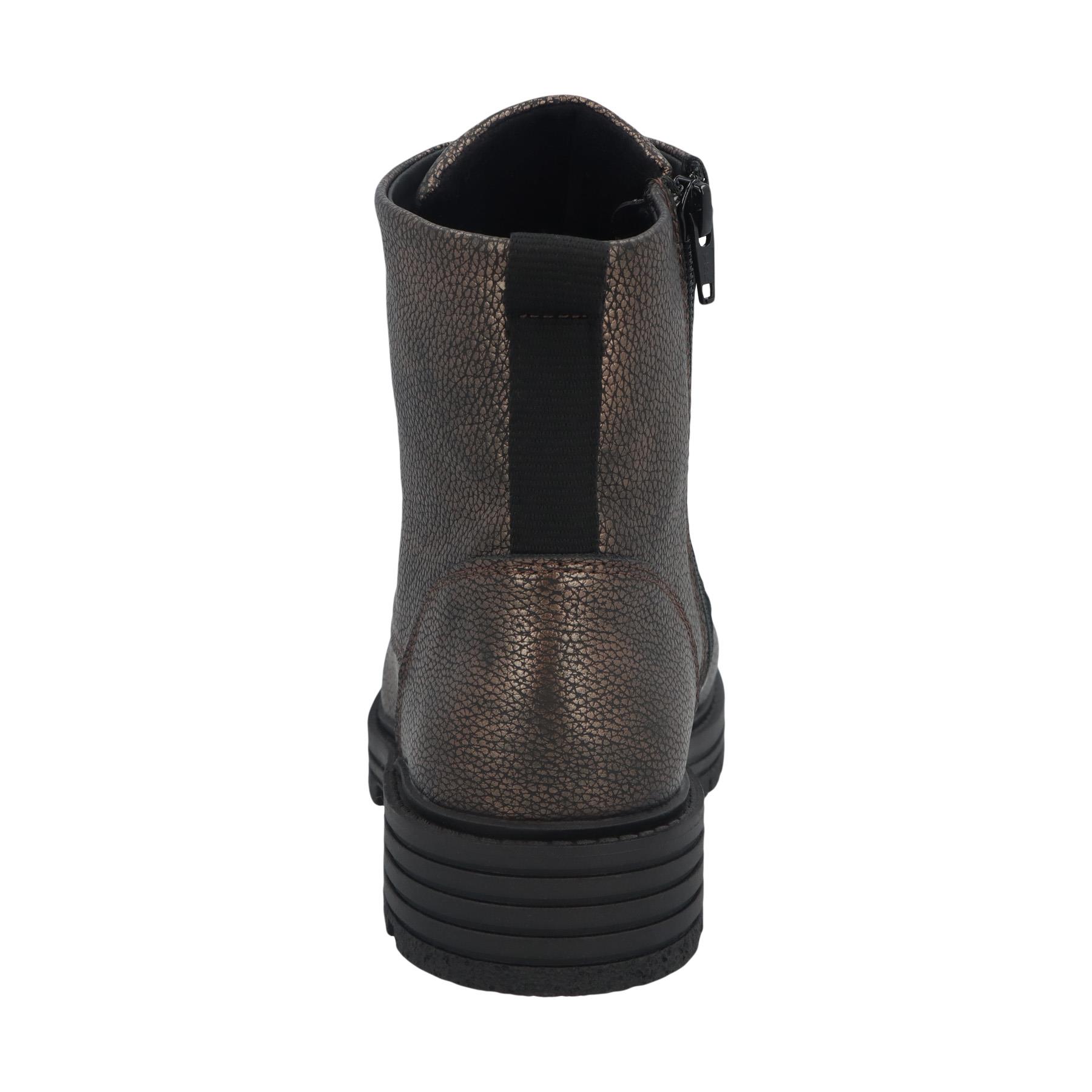 braune stiefel hinteransicht