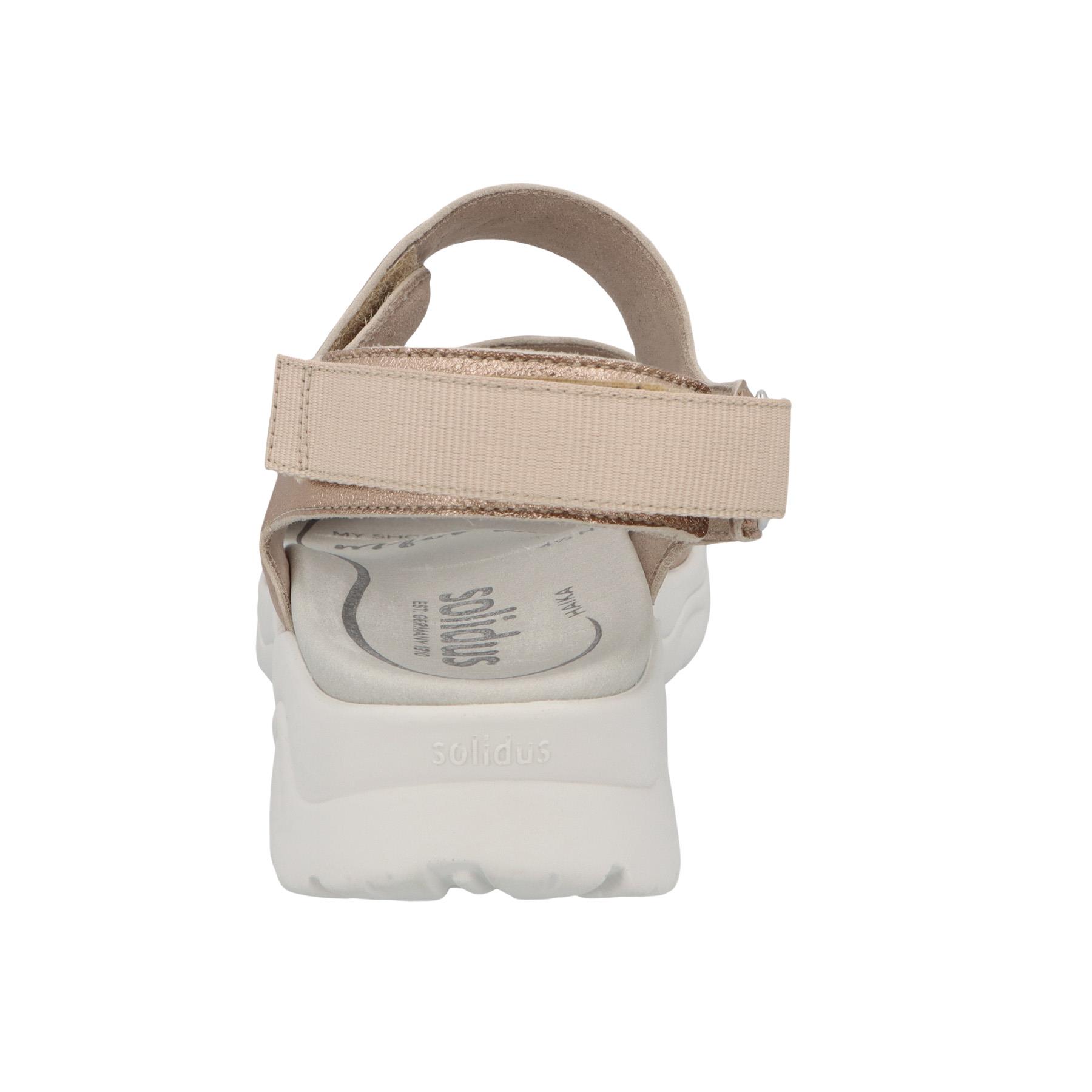 rote sandale hinteransicht