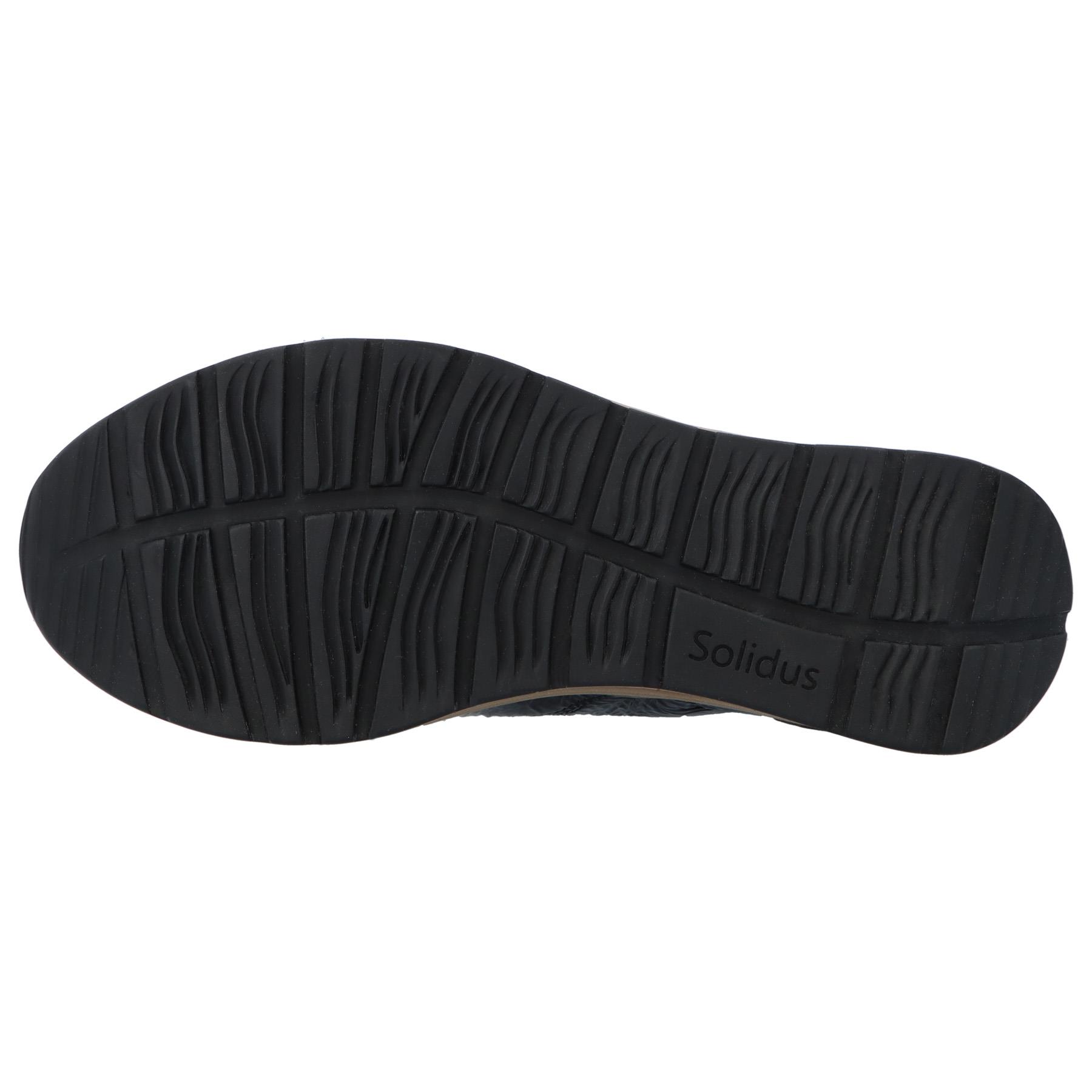 schwarze stiefel sohlenansicht