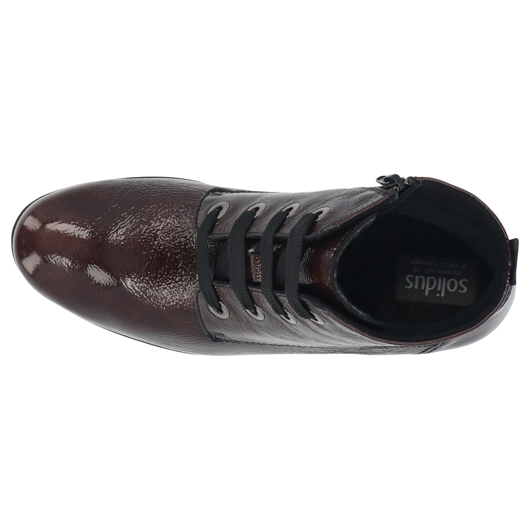 braune stiefel draufsicht