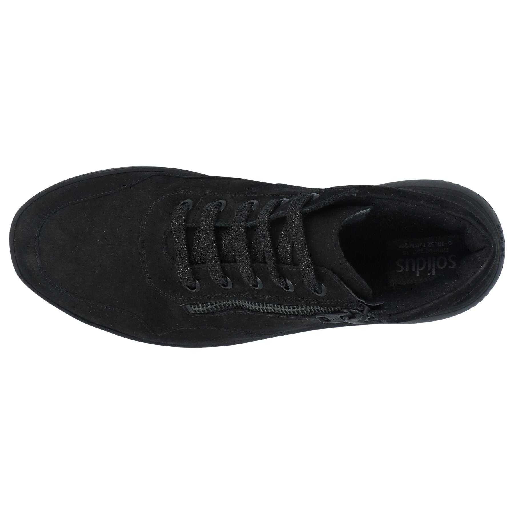 schwarze stiefel draufsicht