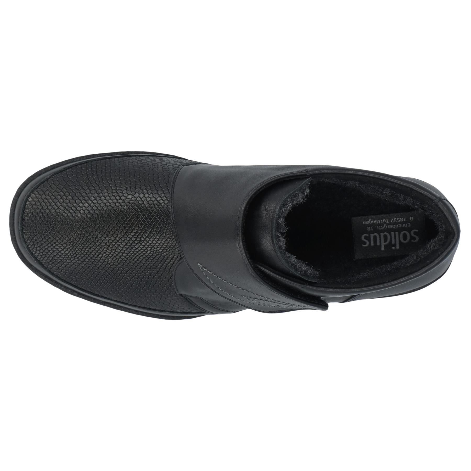 schwarze stiefel draufsicht