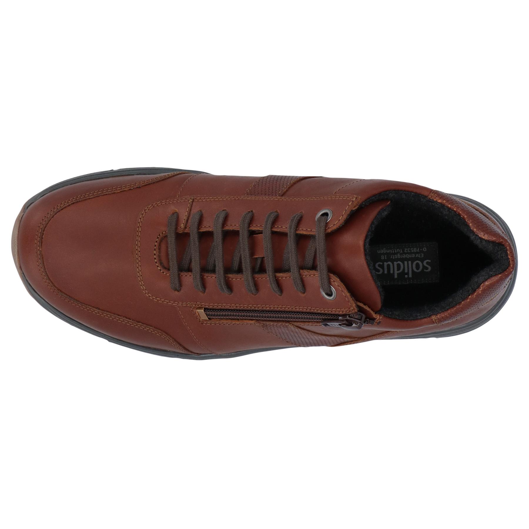 braune stiefel draufsicht