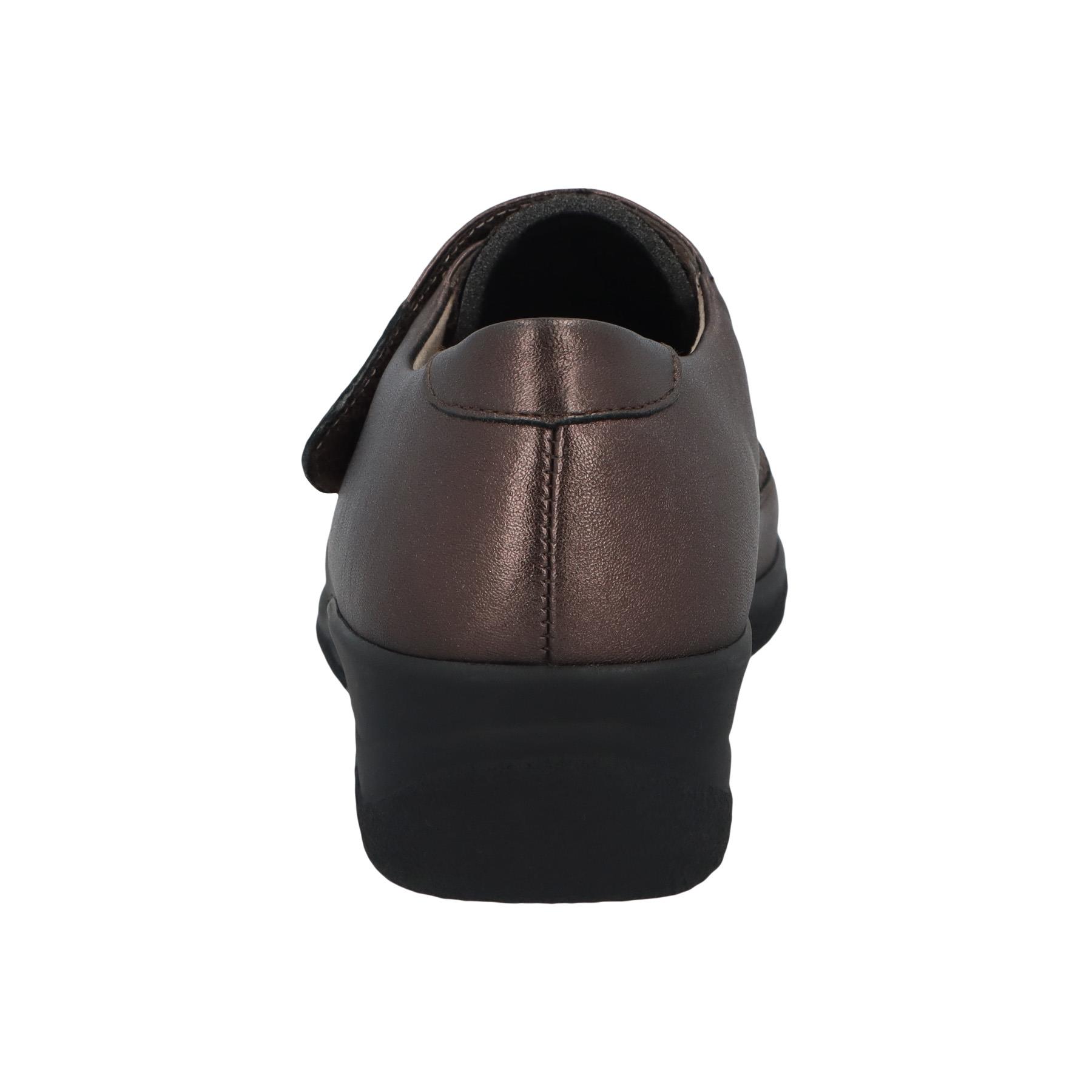 schwarze slipper hinteransicht