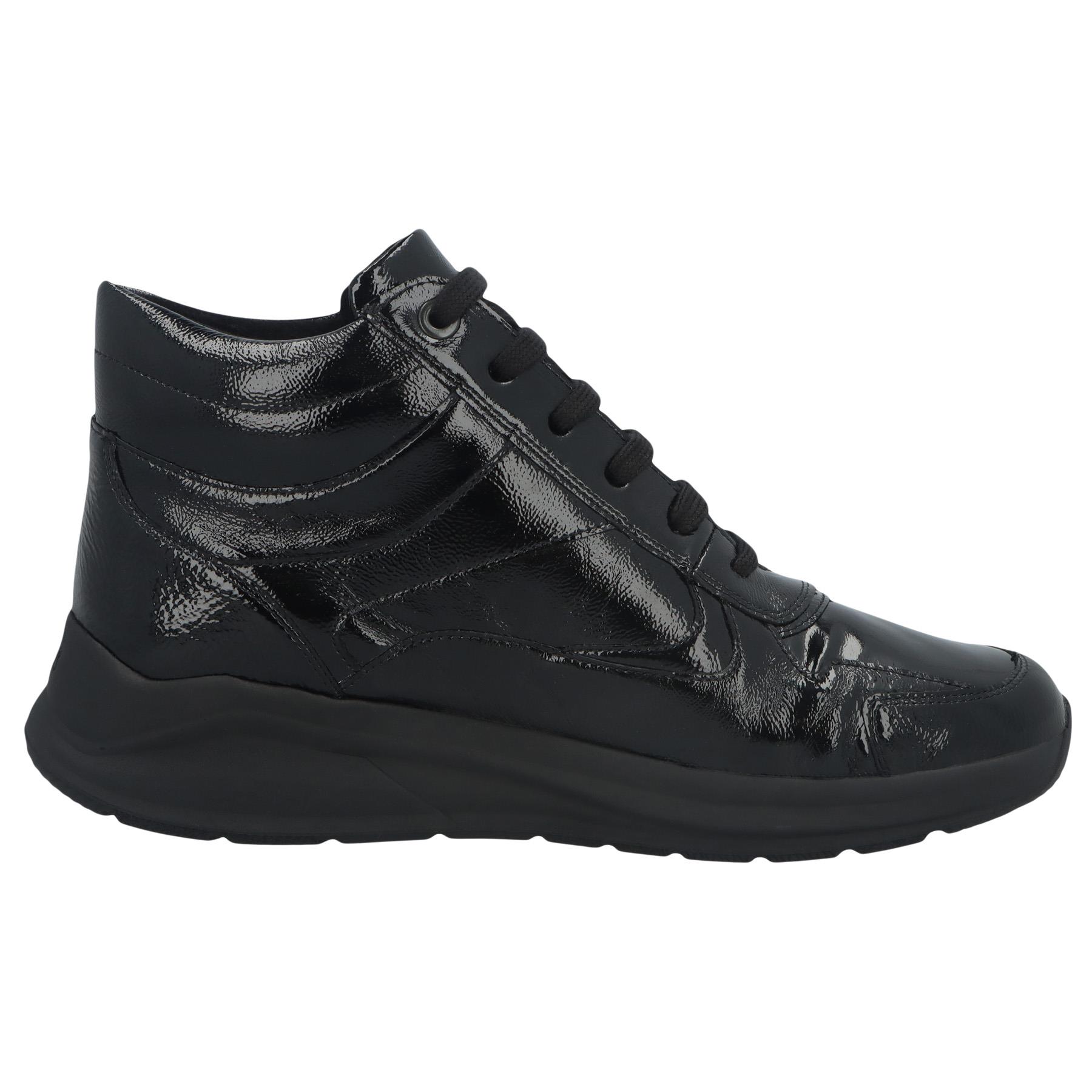 schwarze stiefel seitenansicht rechts