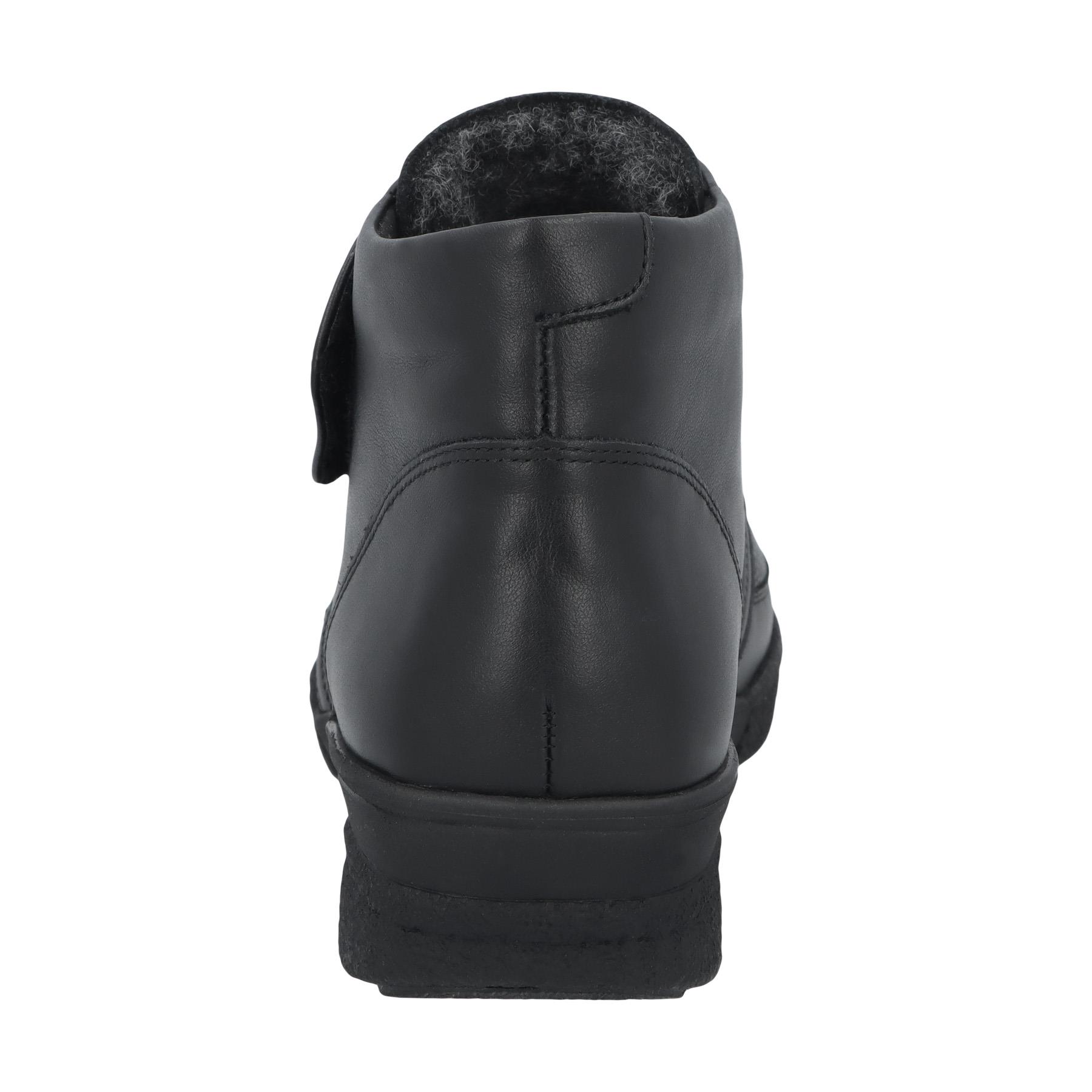 schwarze stiefel hinteransicht