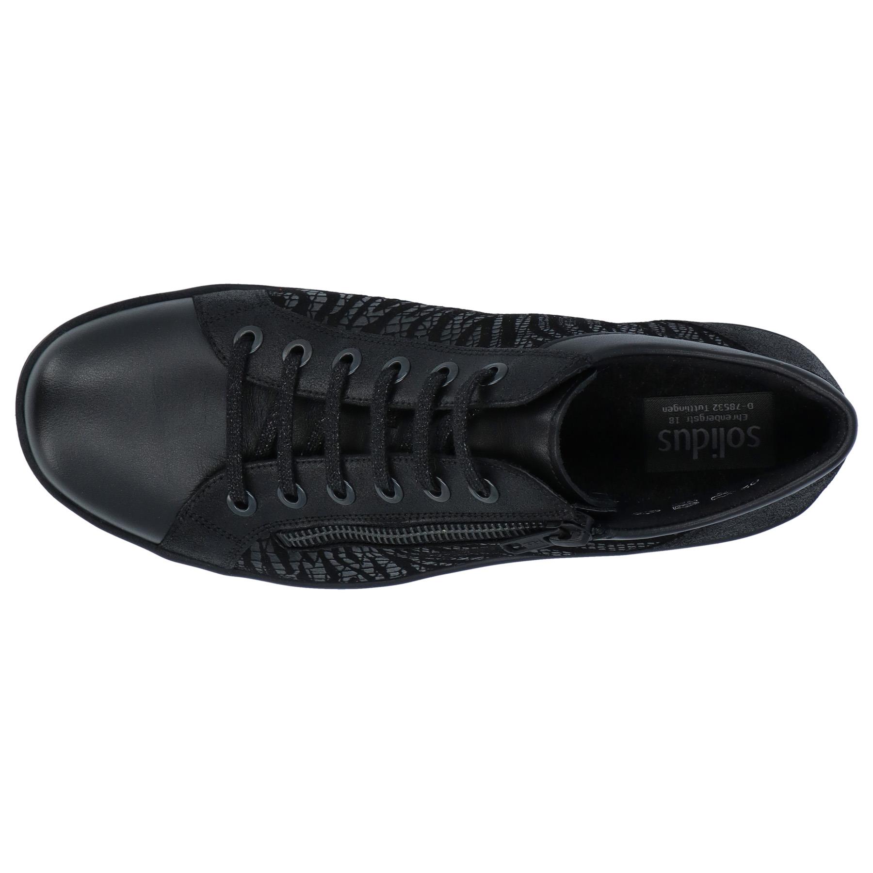 schwarze stiefel draufsicht