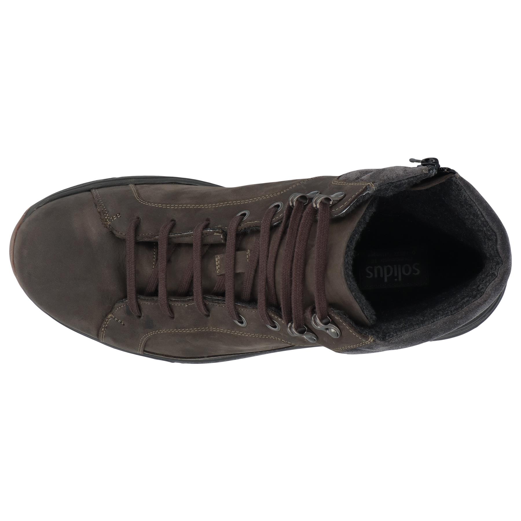 braune stiefel draufsicht