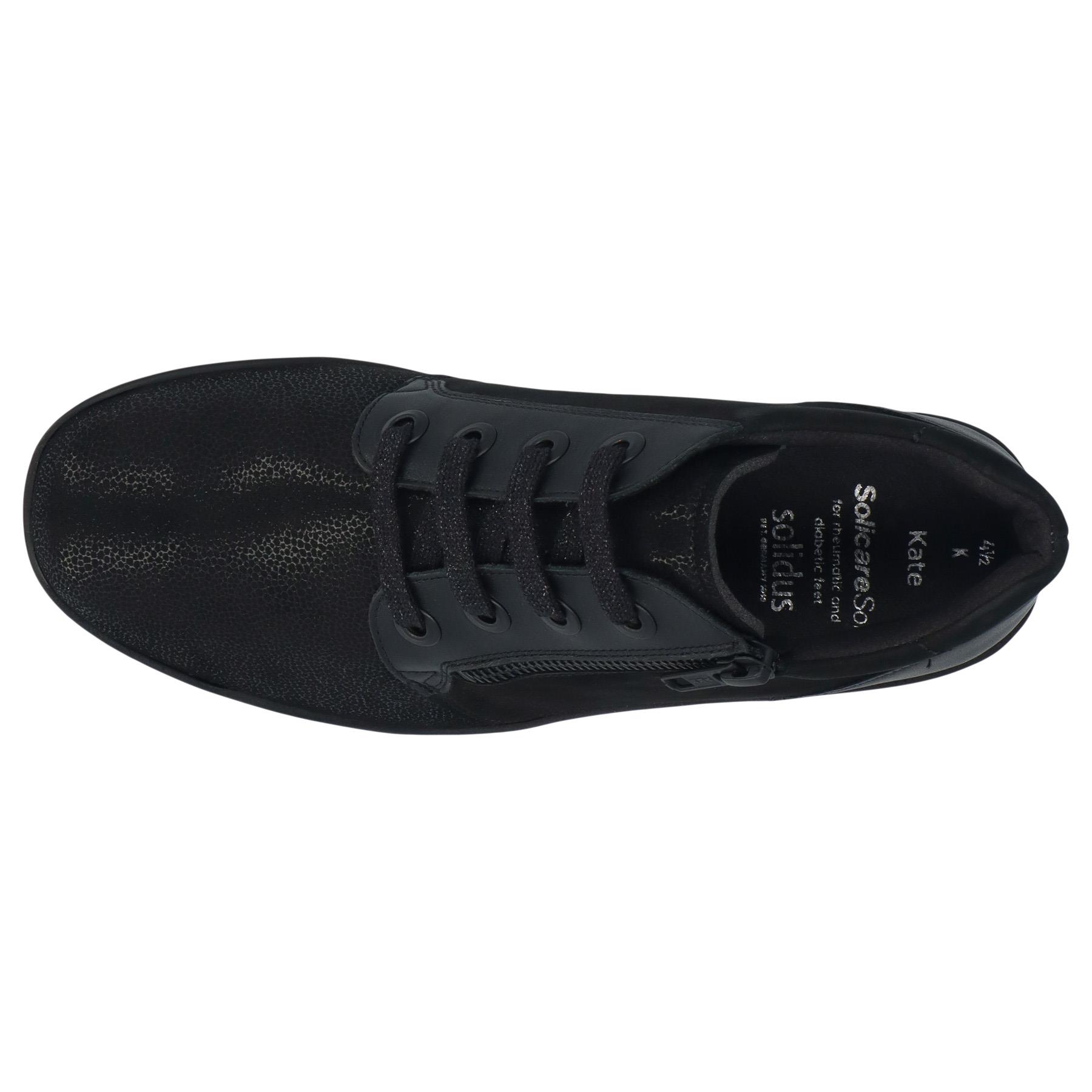 schwarze stiefel draufsicht