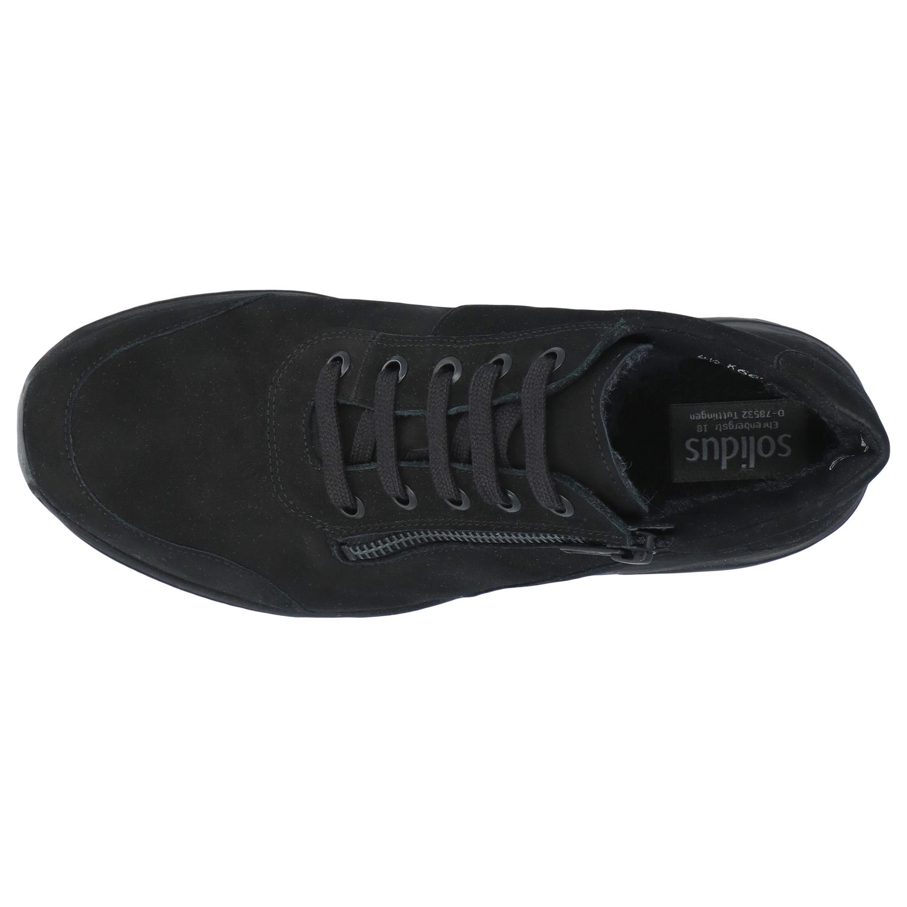 schwarze stiefel draufsicht