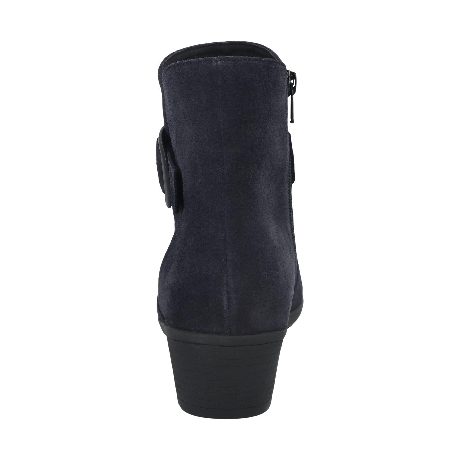 blaue stiefel hinteransicht