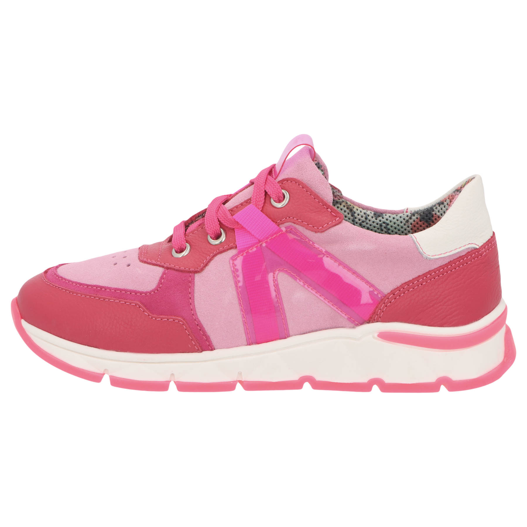 rote sneaker seitenansicht links