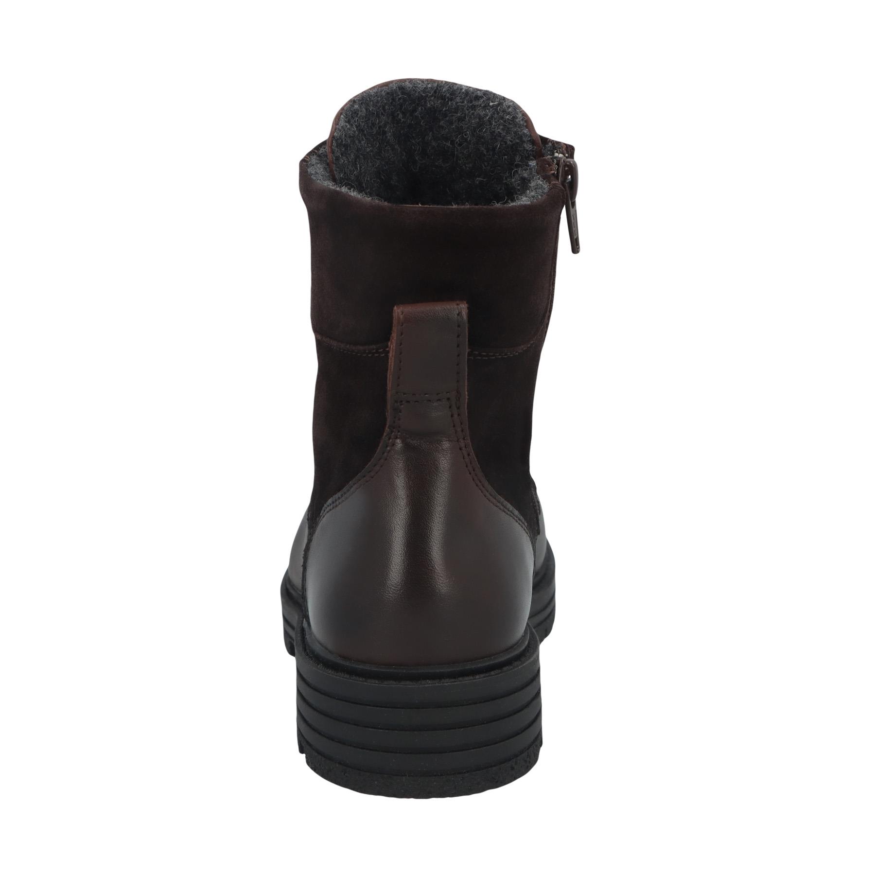 graue stiefel hinteransicht