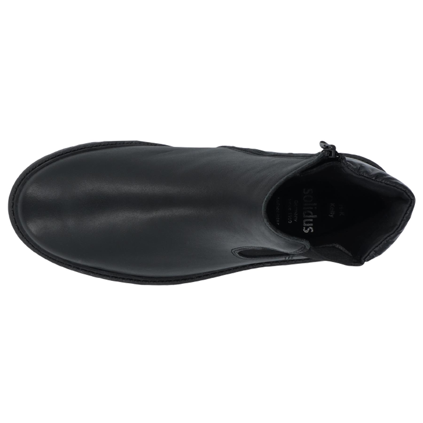 schwarze stiefel draufsicht