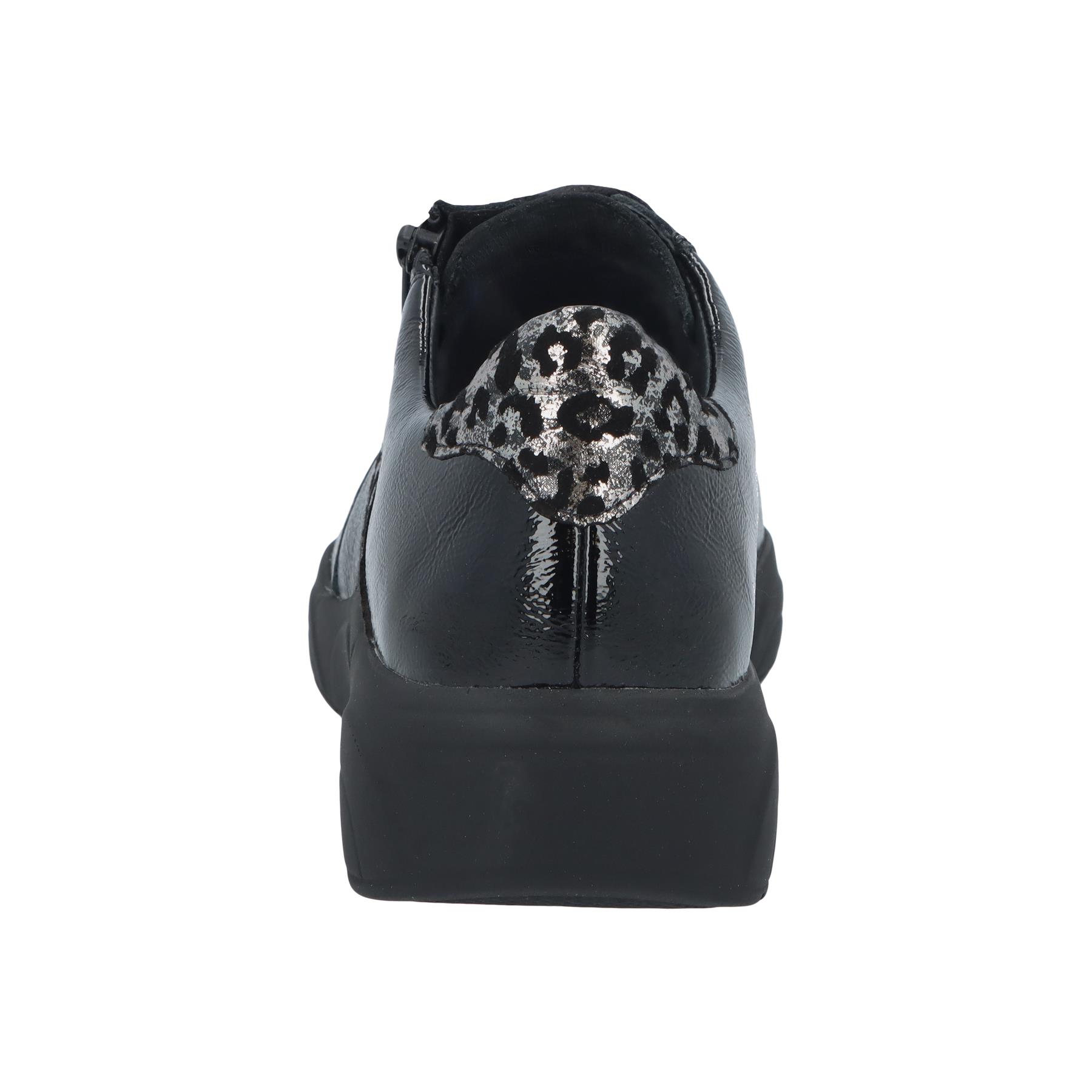 schwarze halbschuh hinteransicht