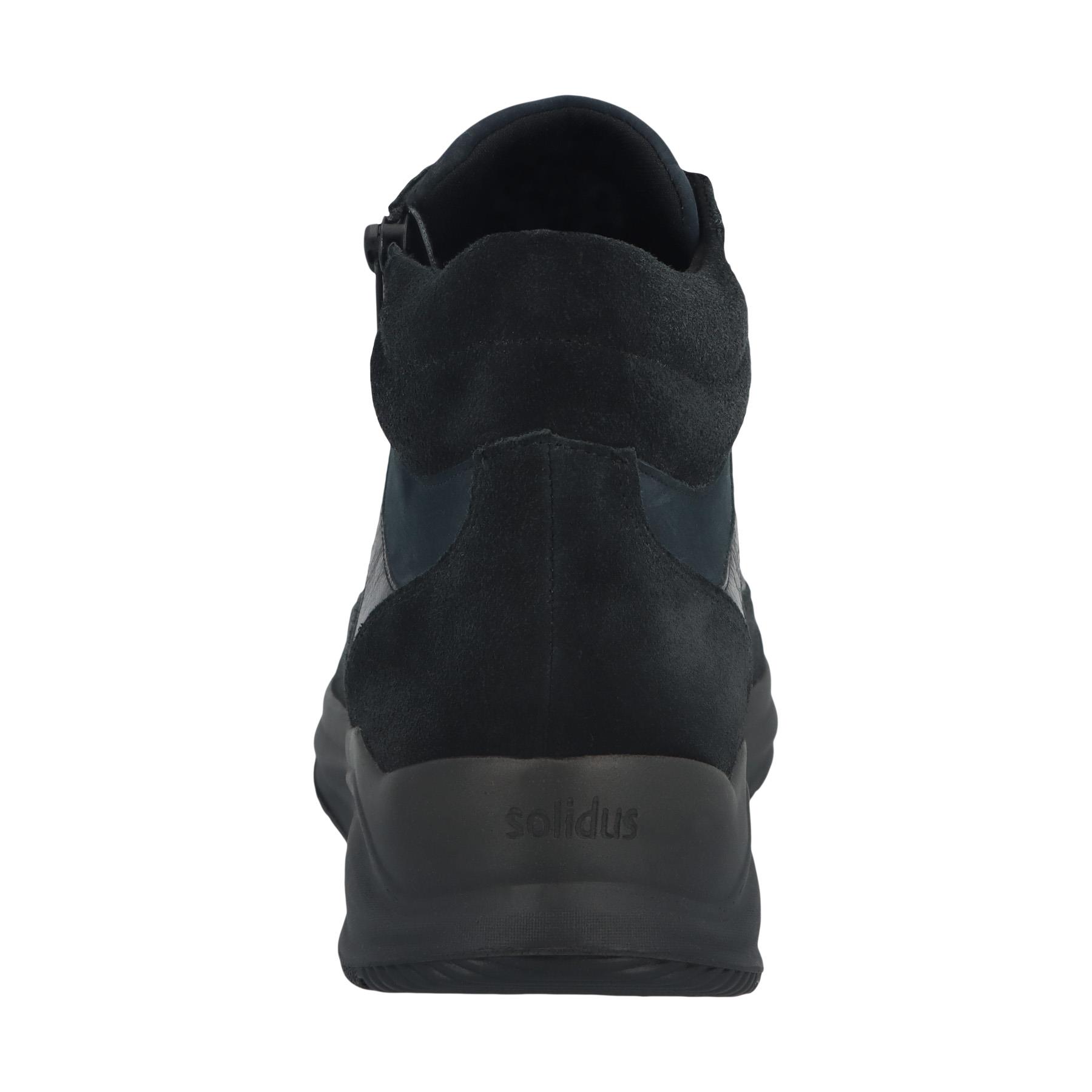 schwarze stiefel hinteransicht