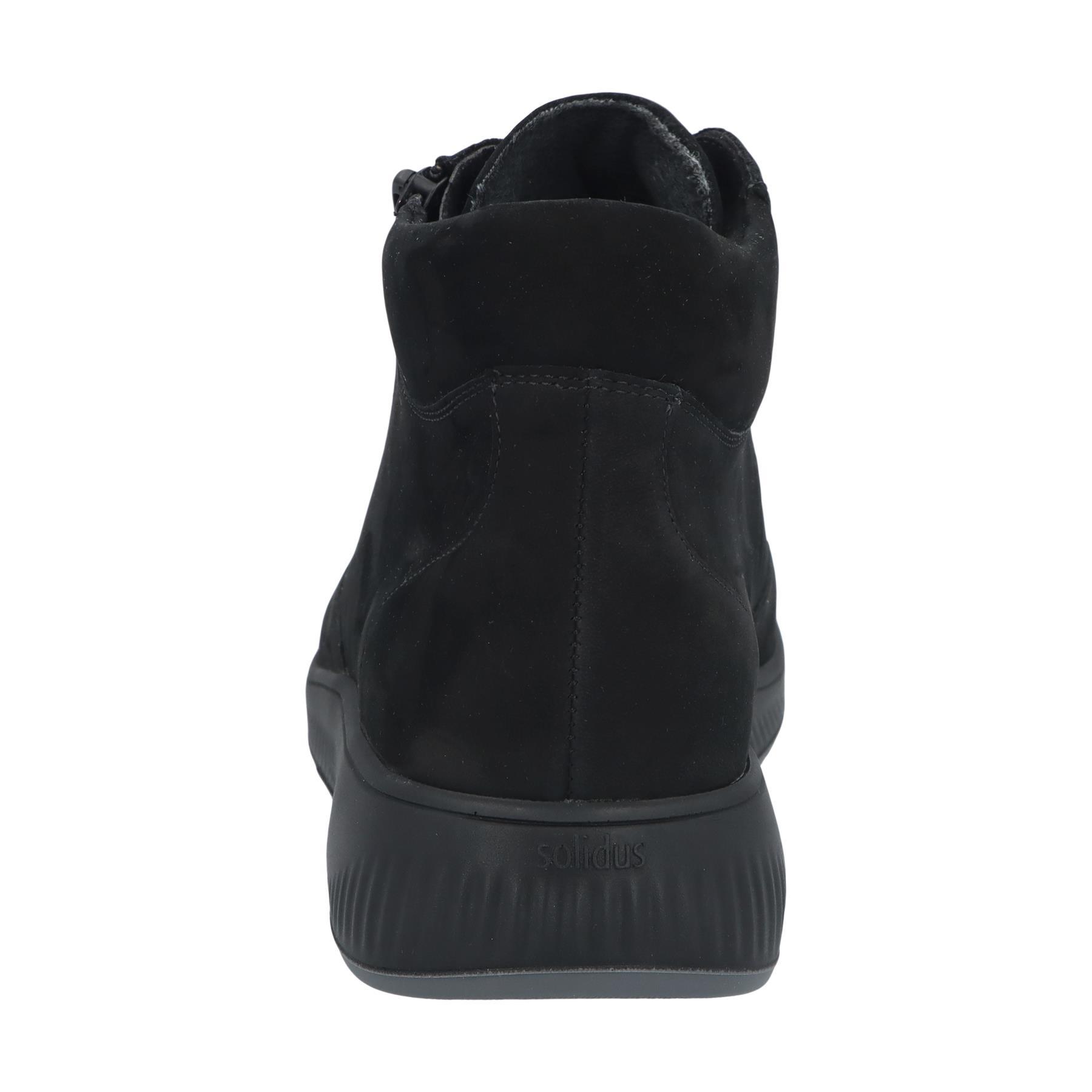 schwarze stiefel hinteransicht