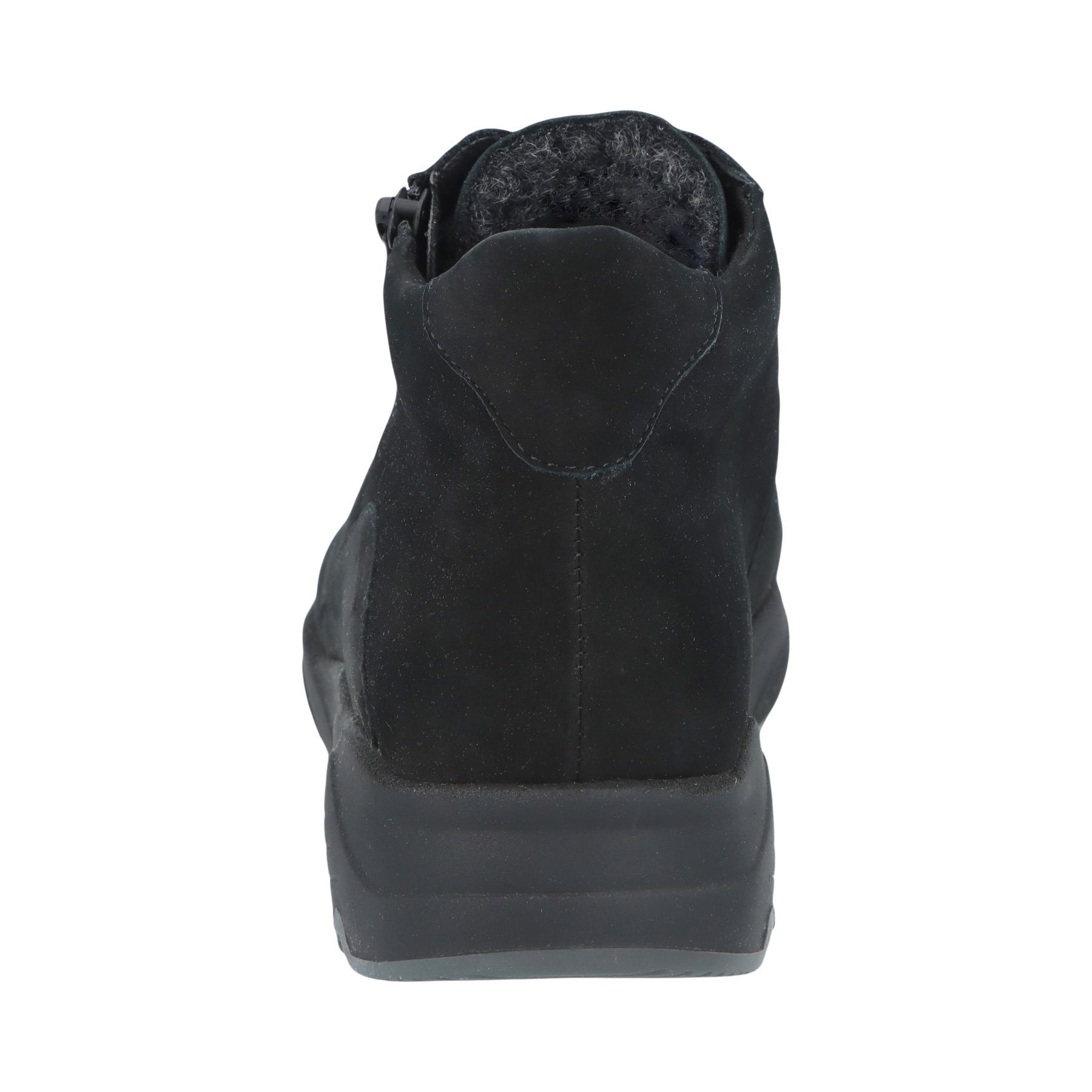 schwarze stiefel hinteransicht