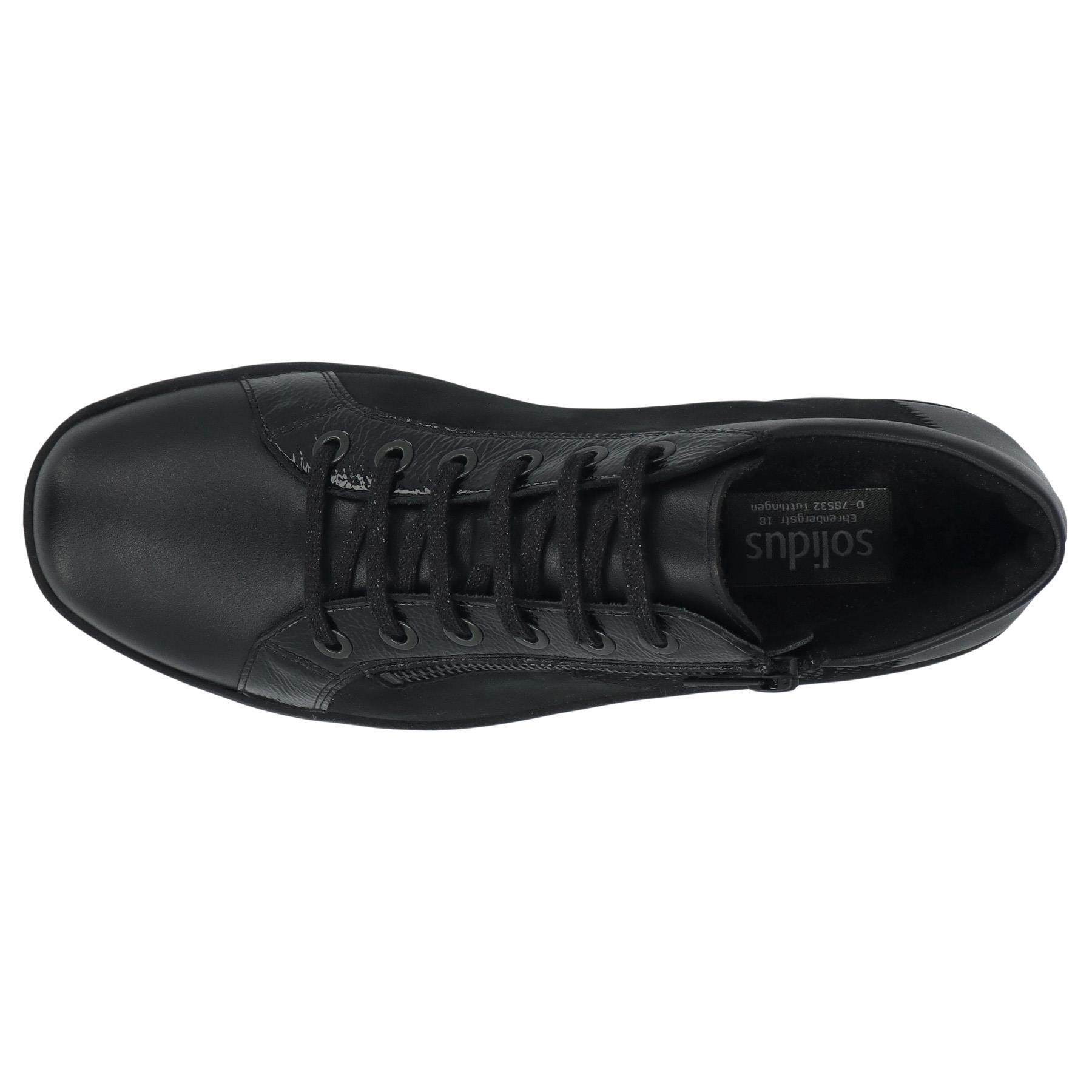 schwarze stiefel draufsicht