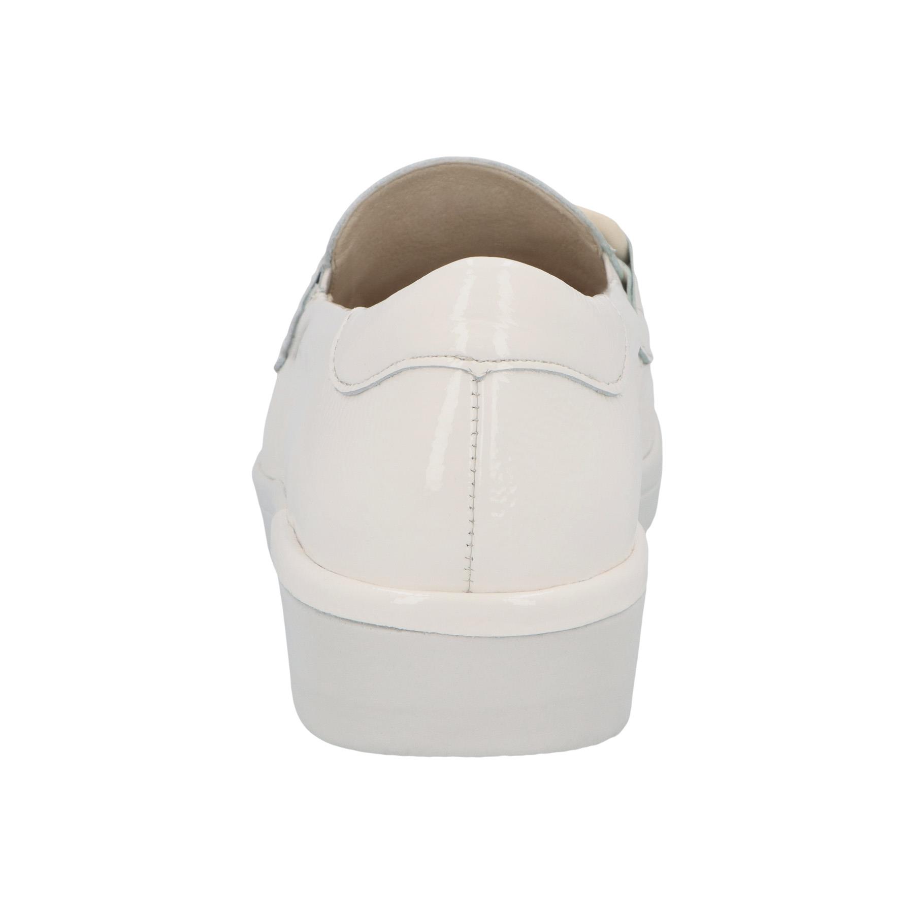 weiße slipper hinteransicht