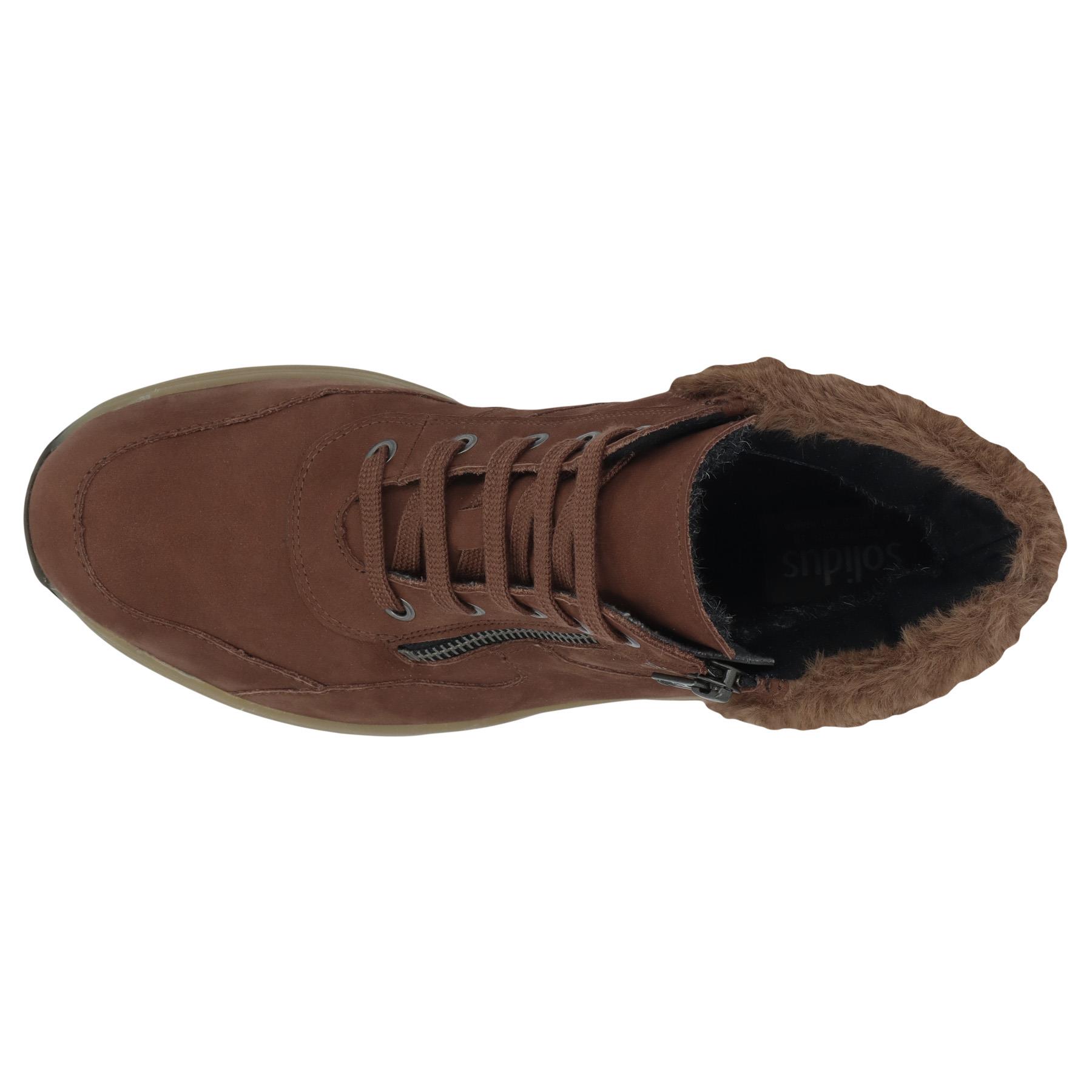 braune stiefel draufsicht