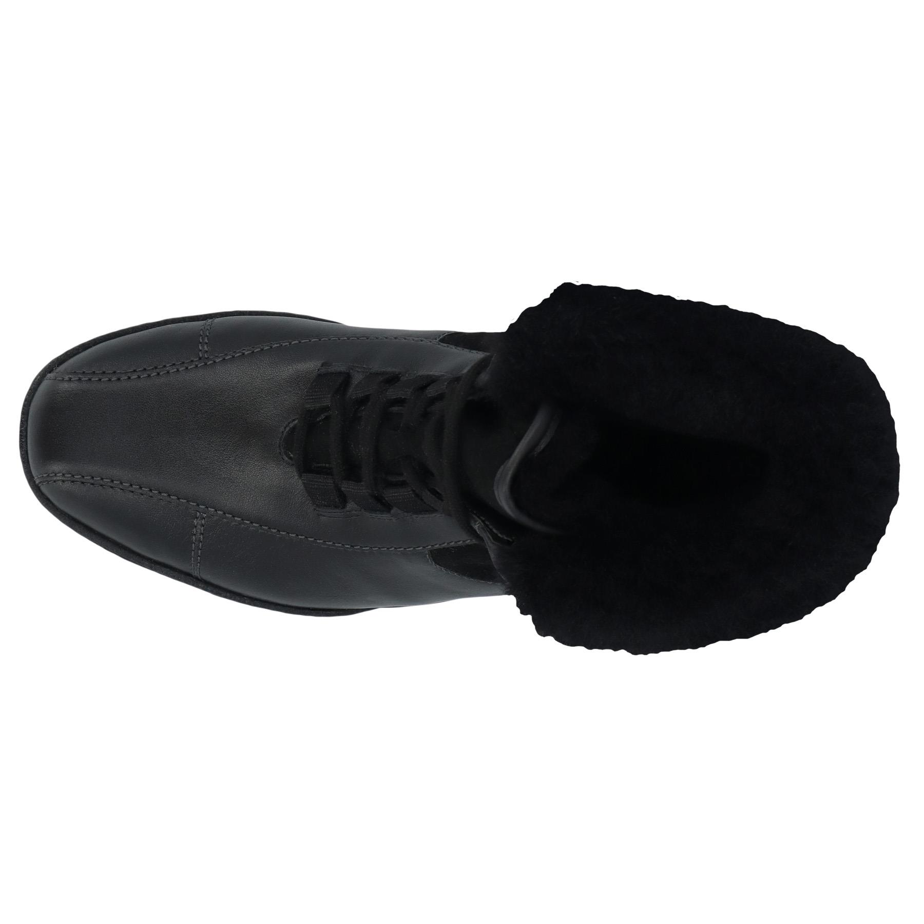 schwarze stiefel draufsicht