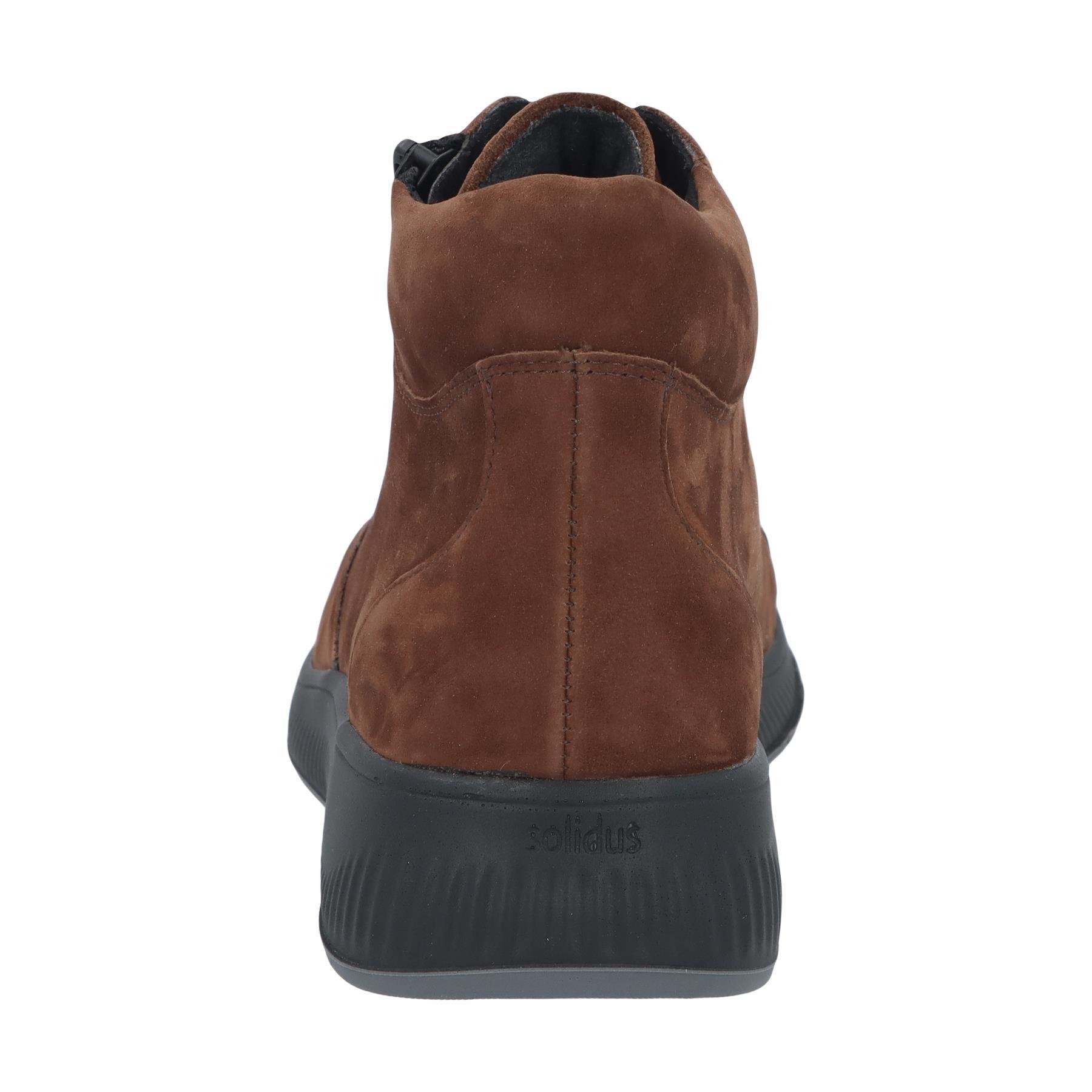 braune stiefel hinteransicht