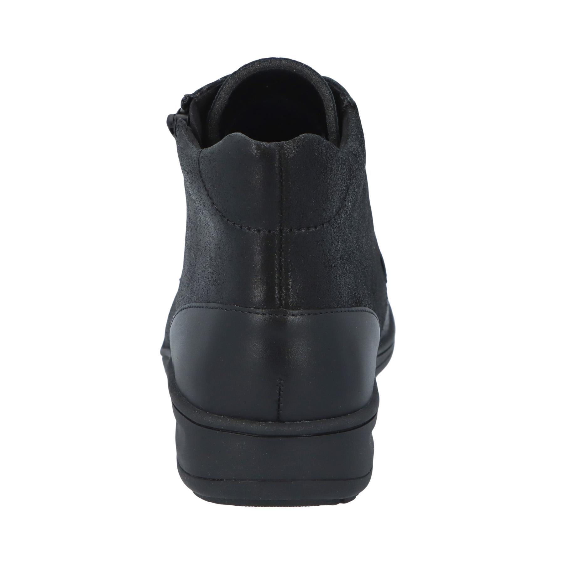 mehrfarbige stiefel hinteransicht