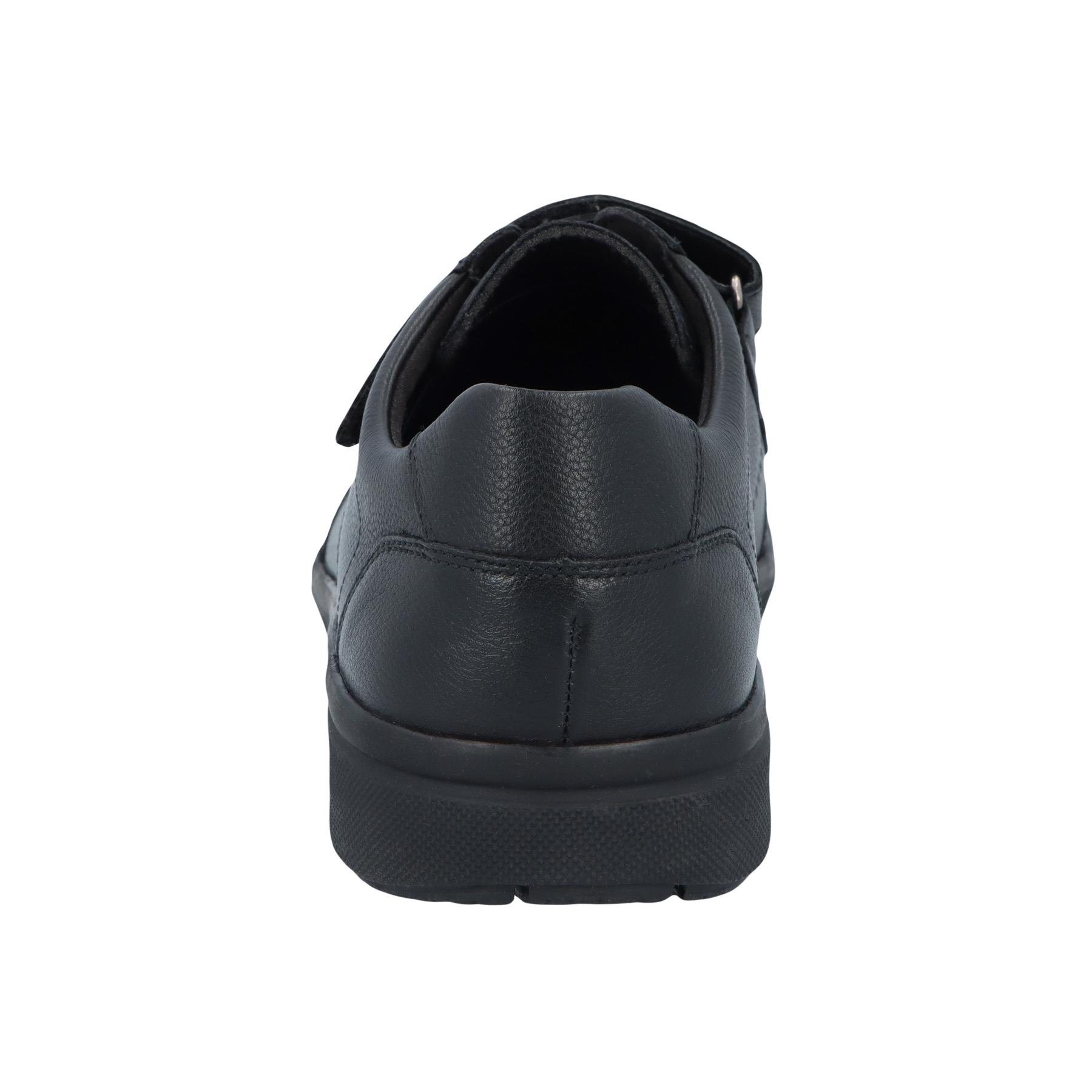 schwarze slipper hinteransicht