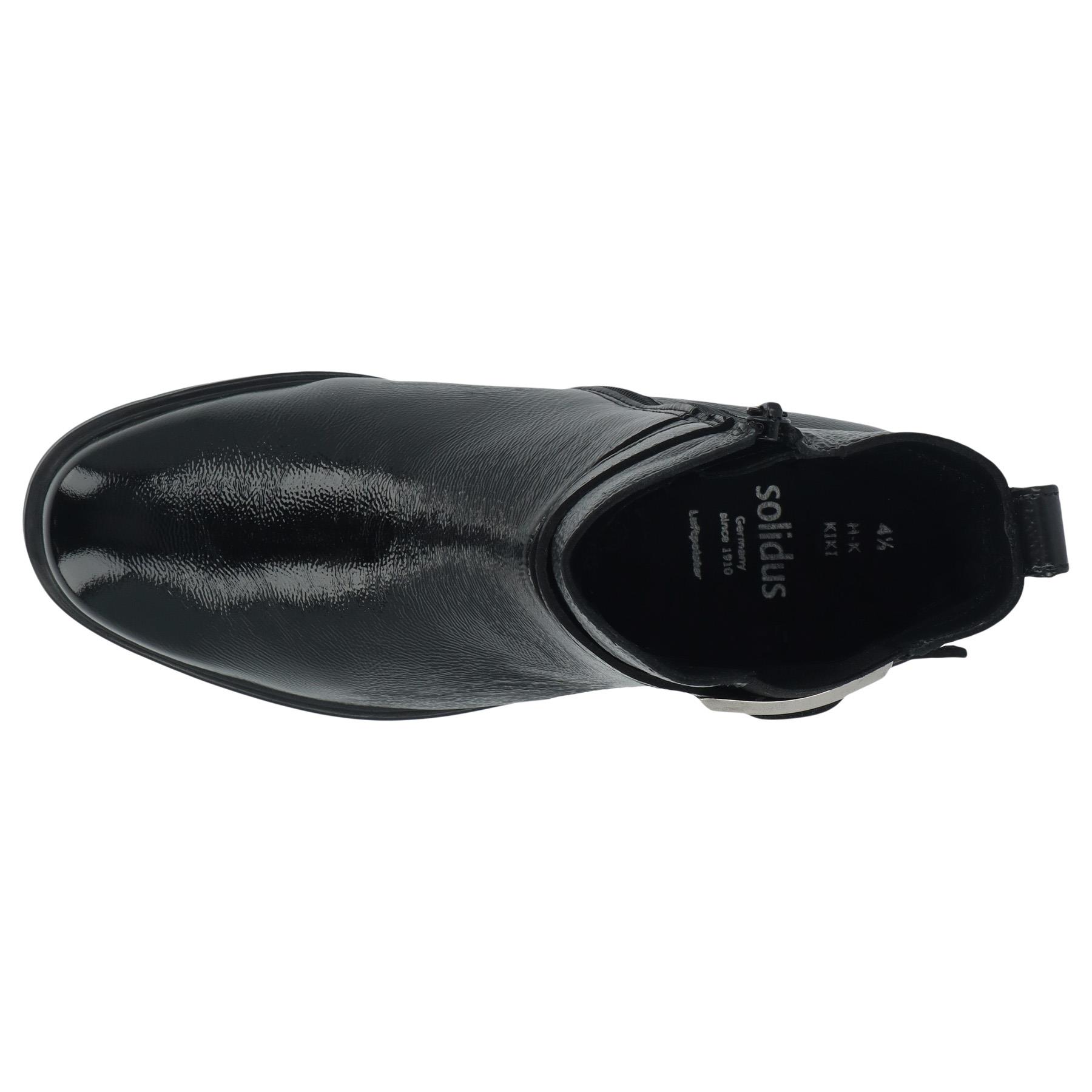 schwarze stiefel draufsicht