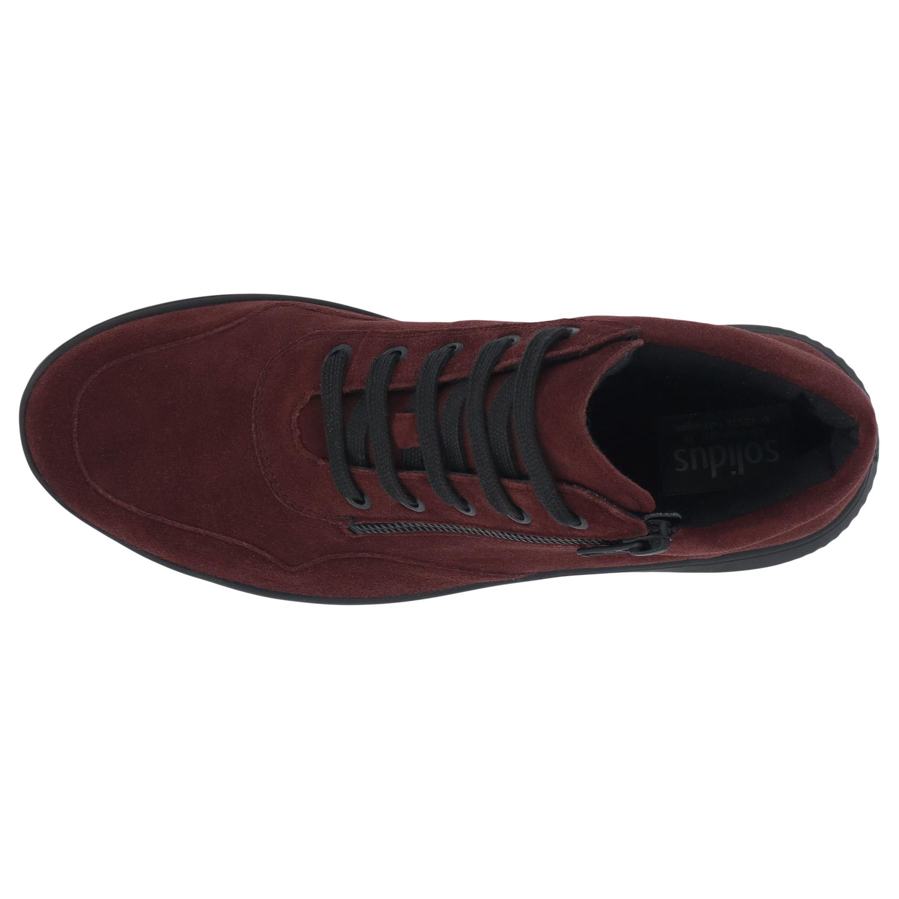 rote stiefel draufsicht