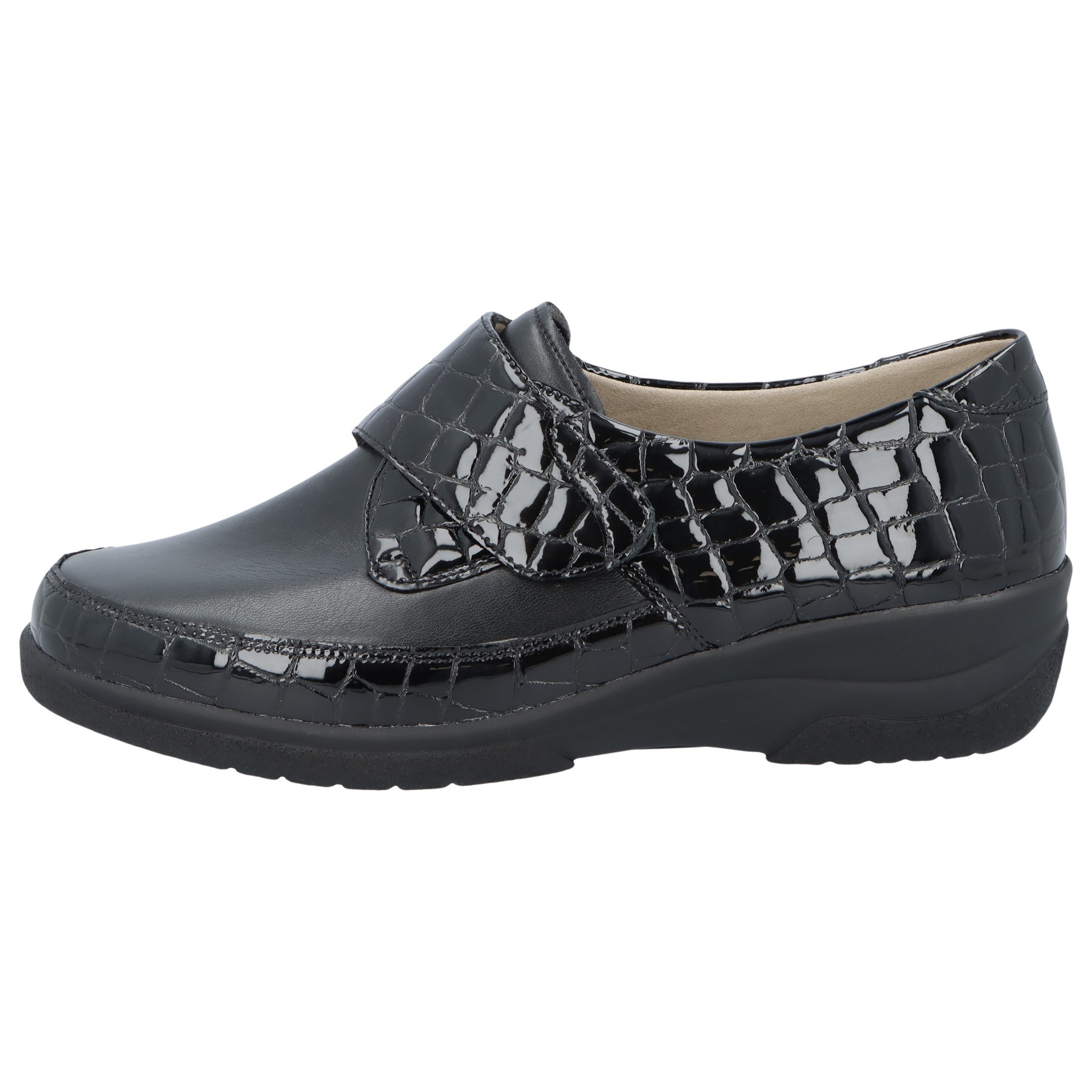 schwarze slipper seitenansicht links