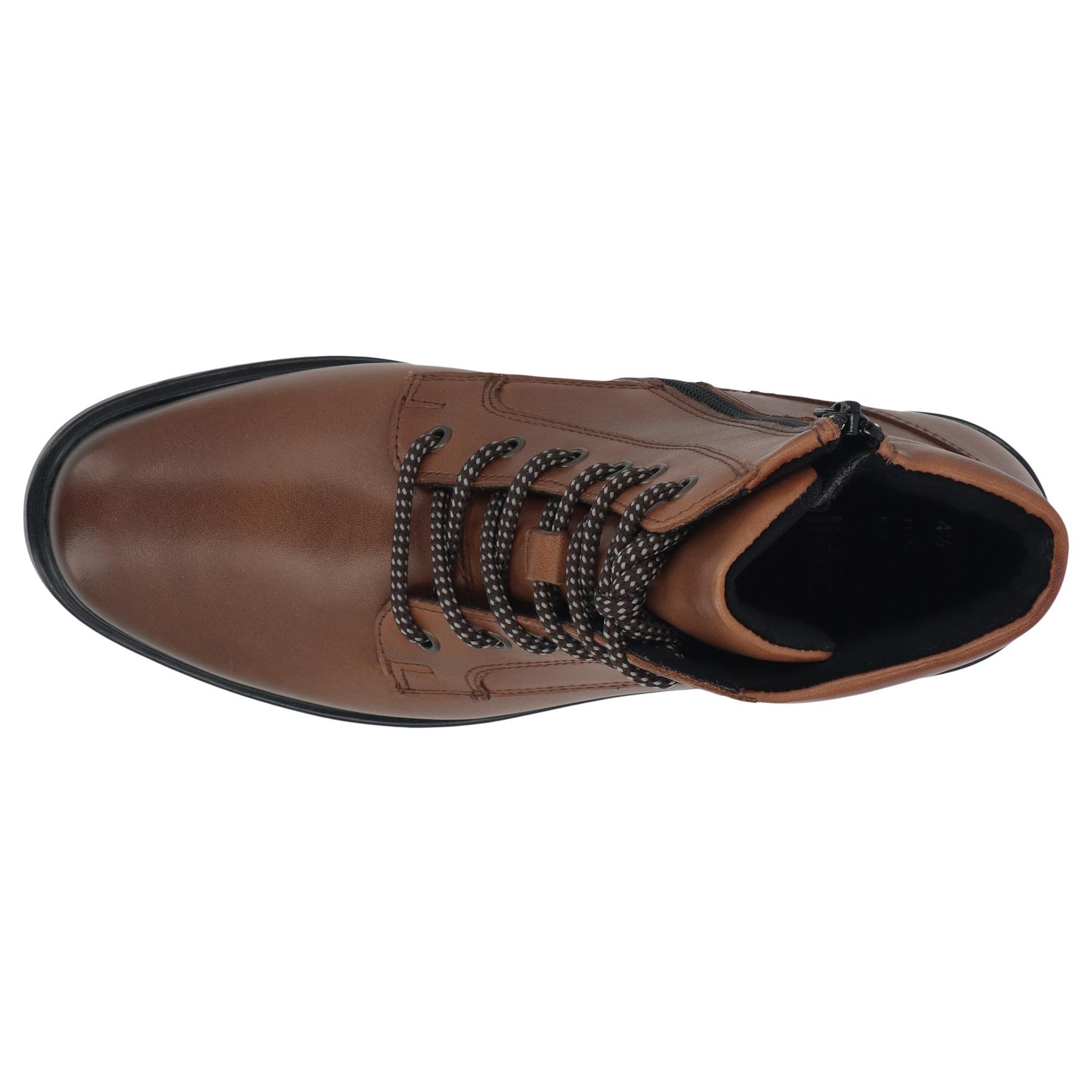 braune stiefel draufsicht